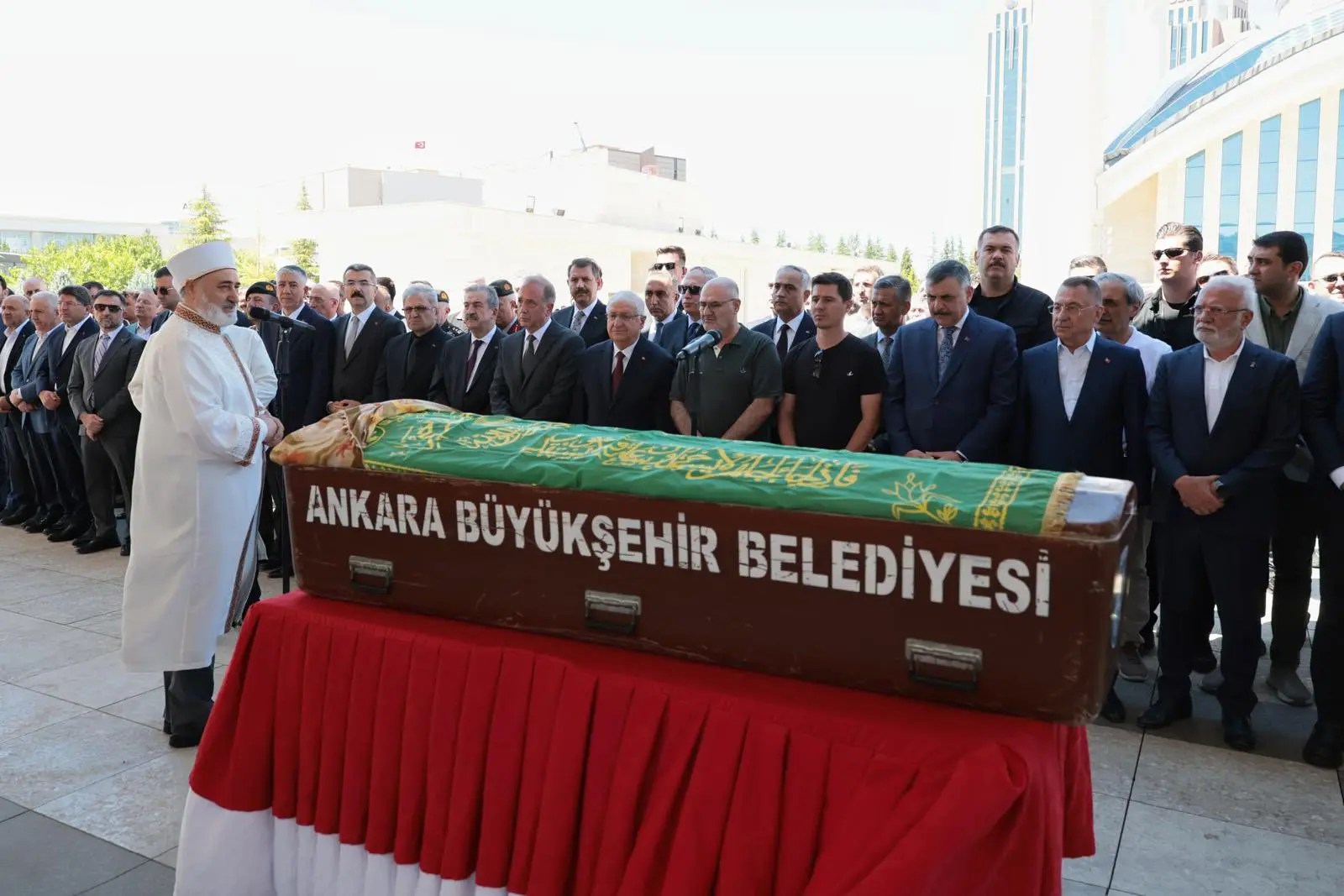 Savunma Bakanı Güler, Kavaklıoğlu'nun Eşinin Cenazesinde