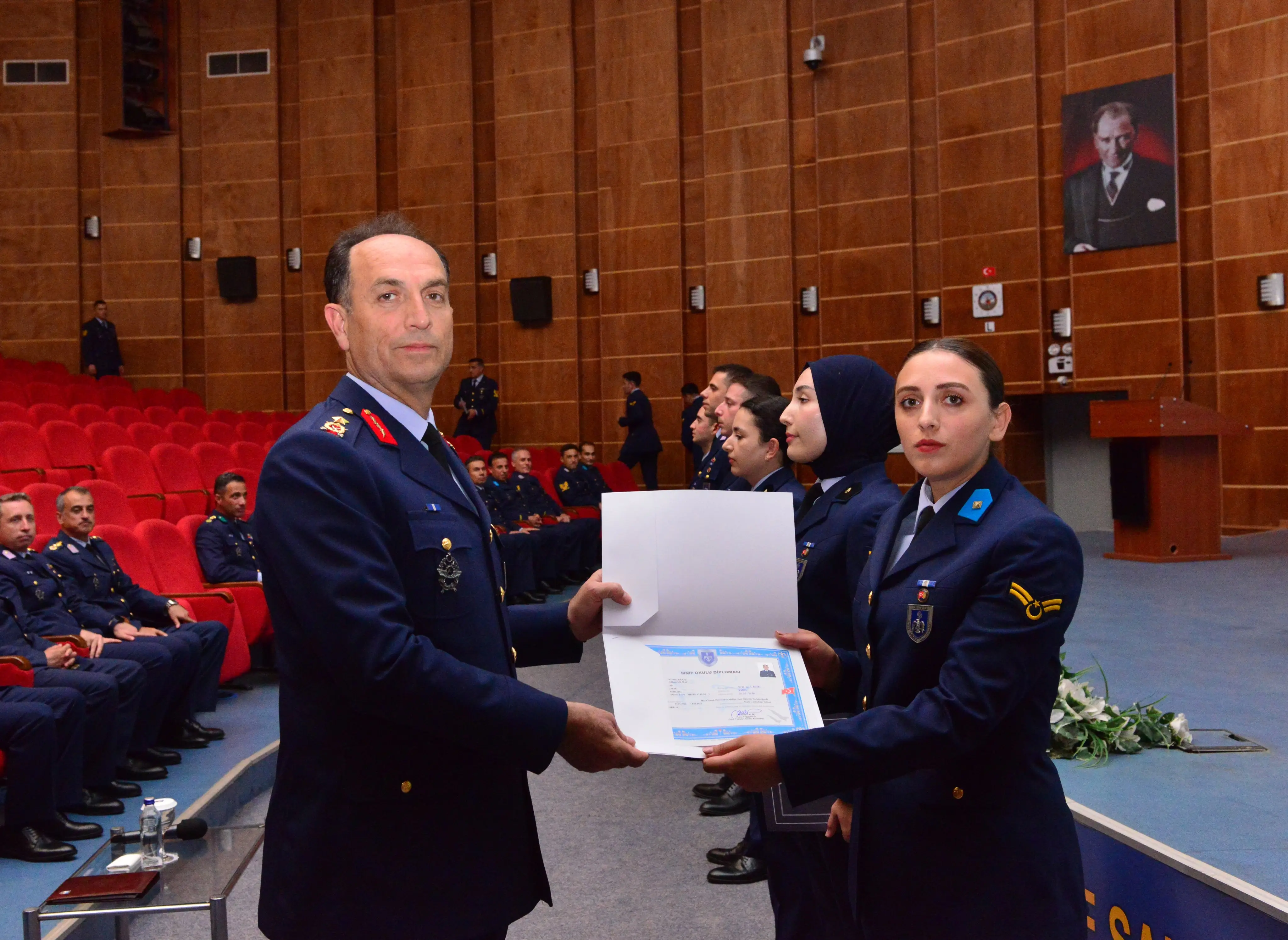 Türk Hava Kuvvetleri'nde ilk kadın astsubaylar mezun oldu