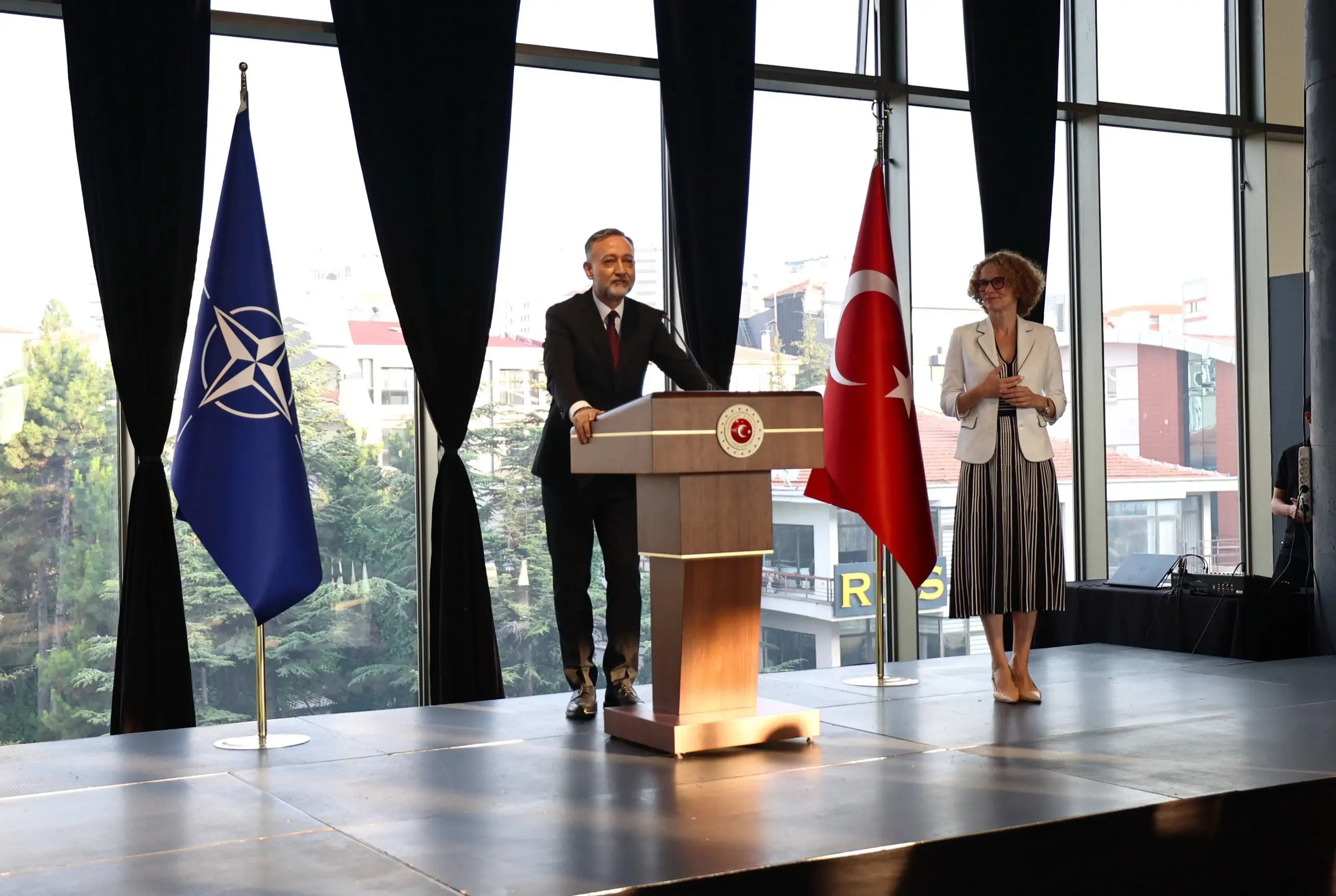 Deputy Minister Gümrükçü NATO yetkililerini ağırladı
