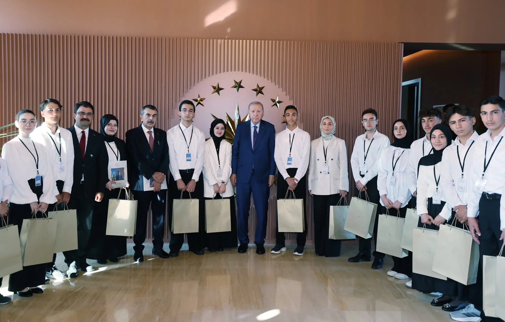 Cumhurbaşkanı Erdoğan, öğrencileri kabul etti
