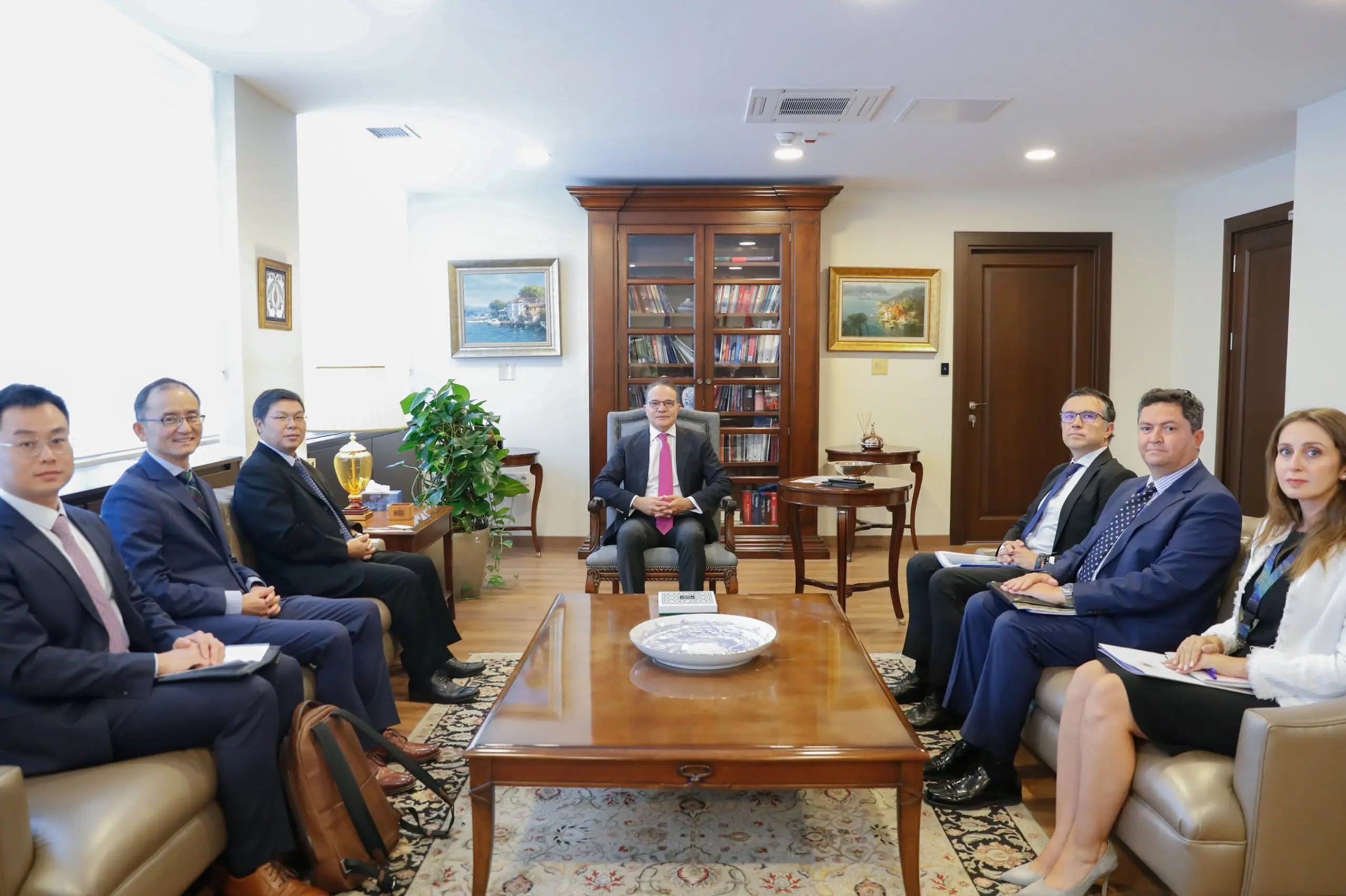 Bozay ve Jiang, BBNJ Temsilcisi Yi Xianliang'ı ağırladı