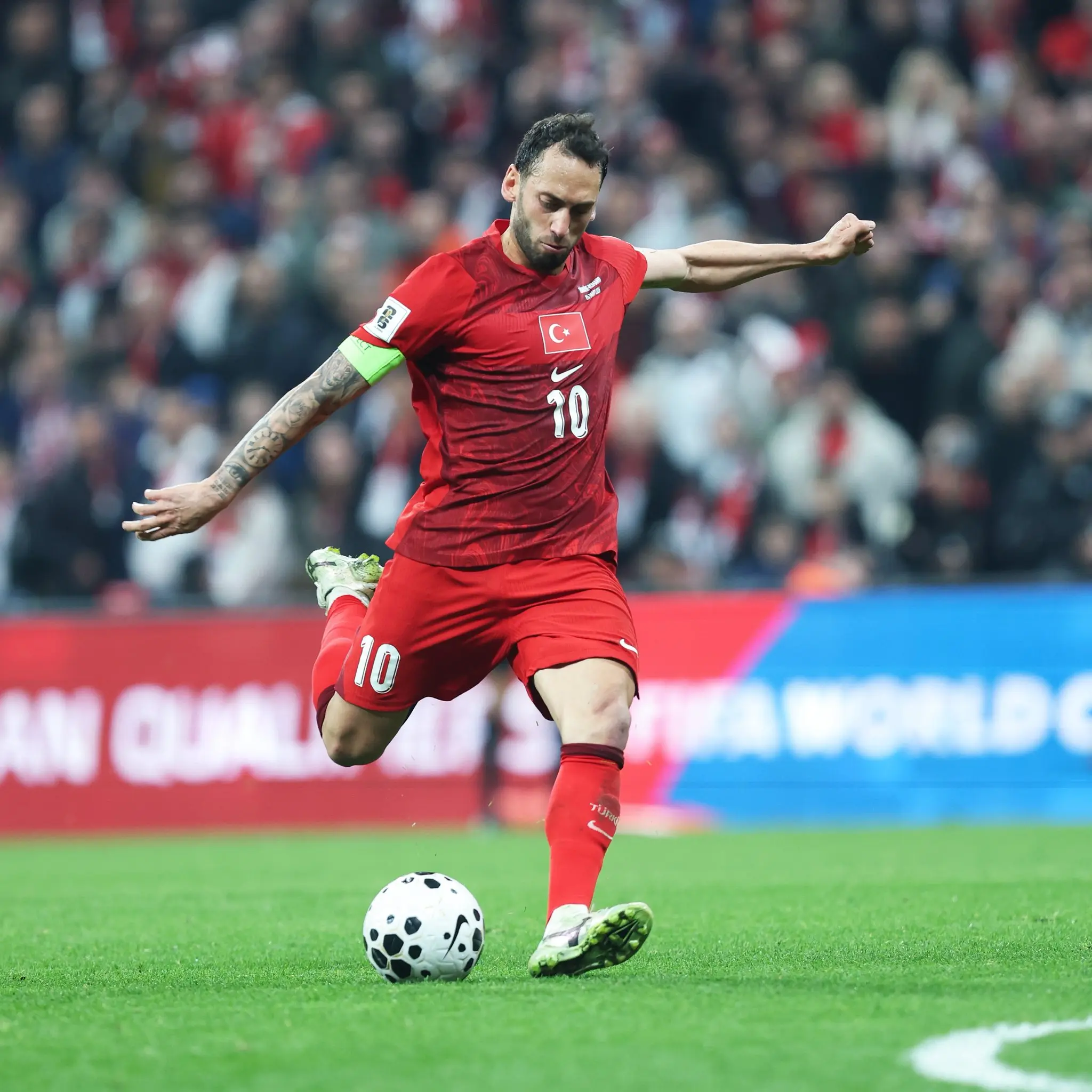 Hakan Çalhanoğlu, Cagliari maçında galibiyet golü attı