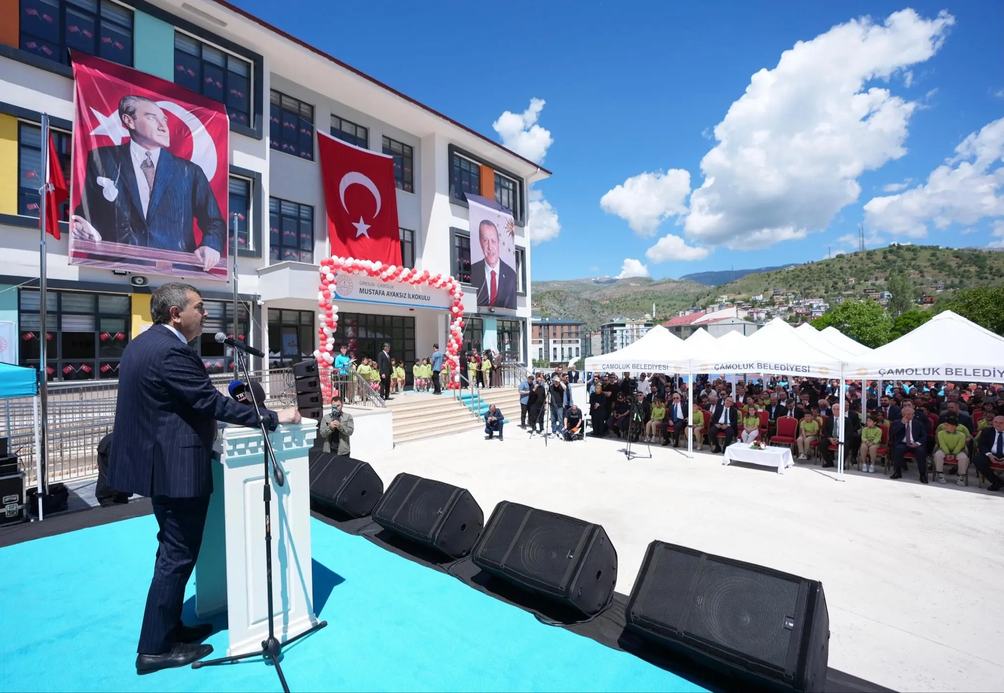 Eğitim Bakanı Tekin, okul ve cami açılışına katıldı