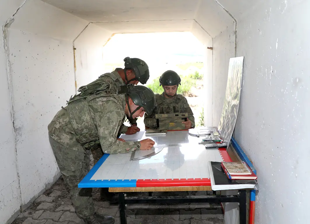 Kars'ta ağır silahlar ile atış tatbikatı yapıldı