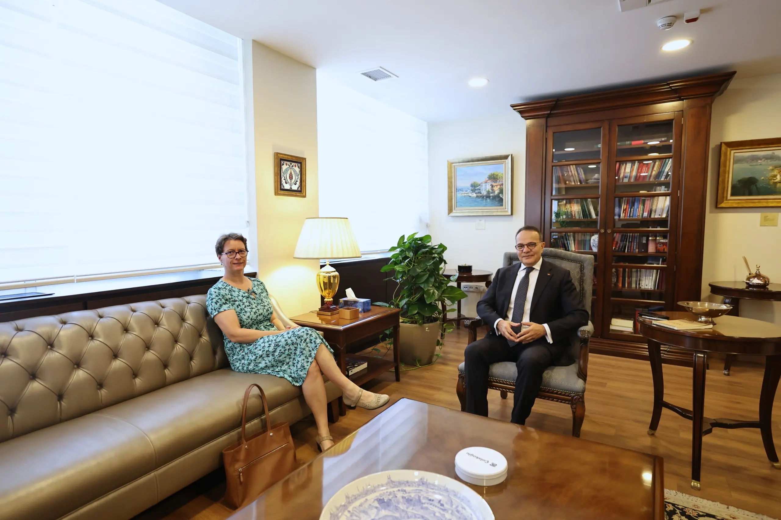 Bozay, Fransa'nın Ankara Büyükelçisi ile görüştü