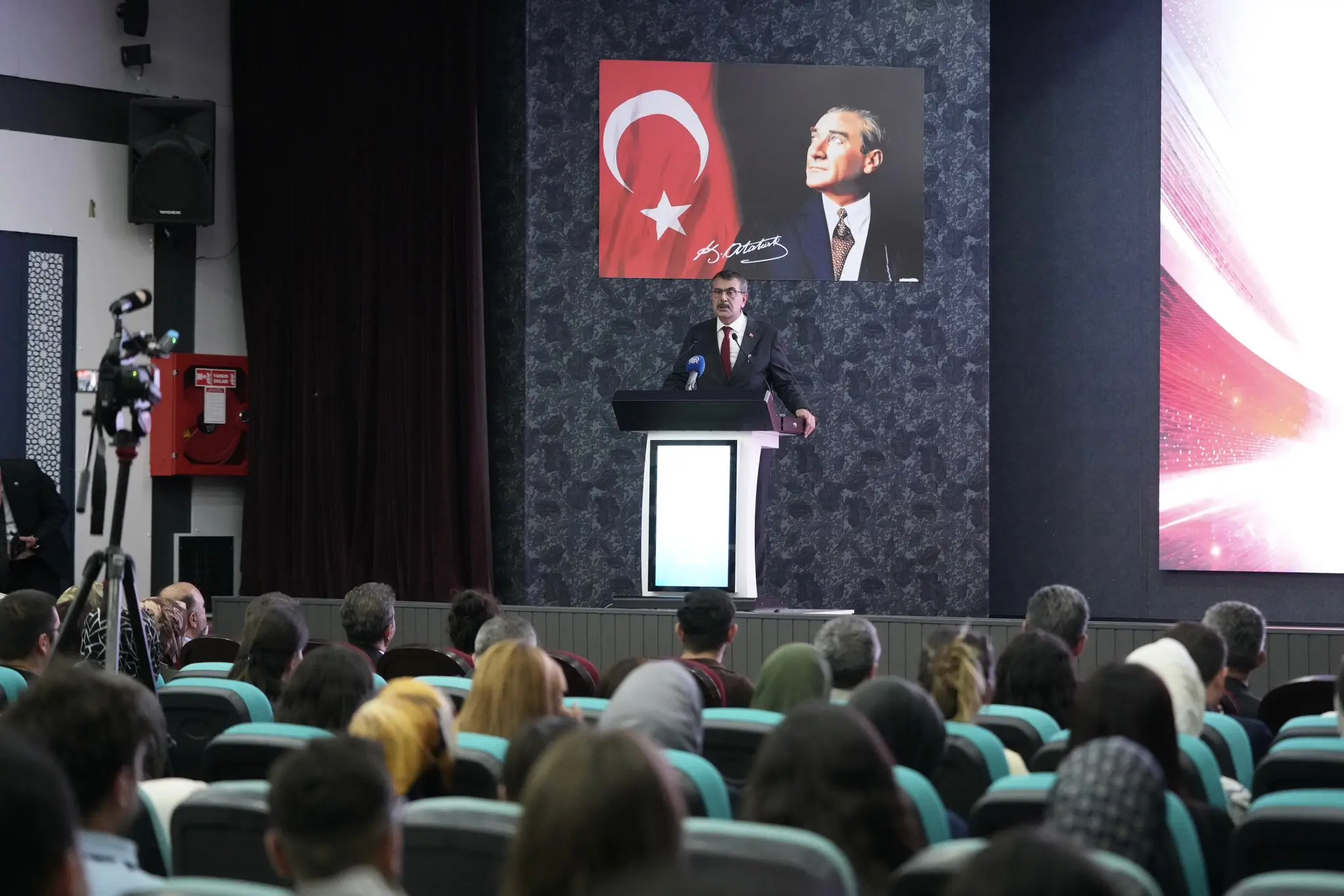 Milli Eğitim Bakanı Öğretmen Adaylarıyla Görüştü