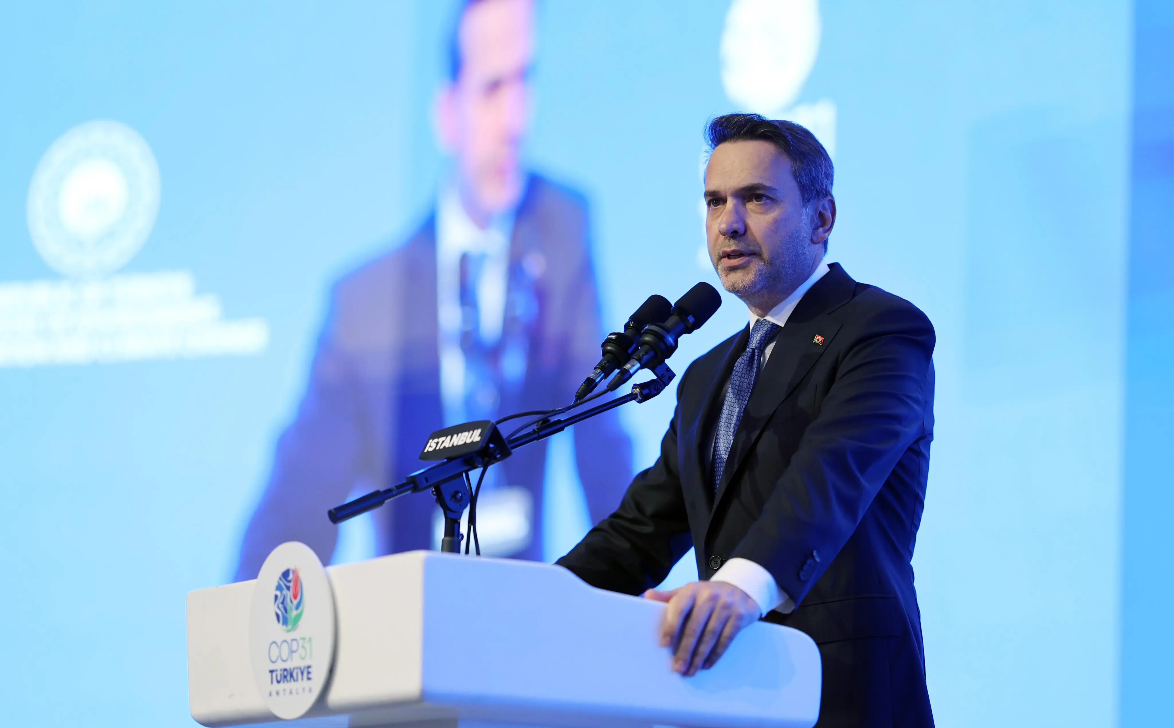 Bakan Bayraktar İstanbul İklim Finansmanı Zirvesi'nde