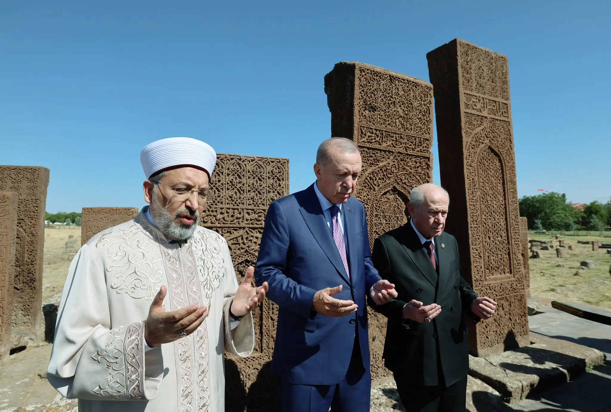 Başkan Erdoğan, Ahlat Selçuklu Mezarlığı'nı Ziyaret Etti