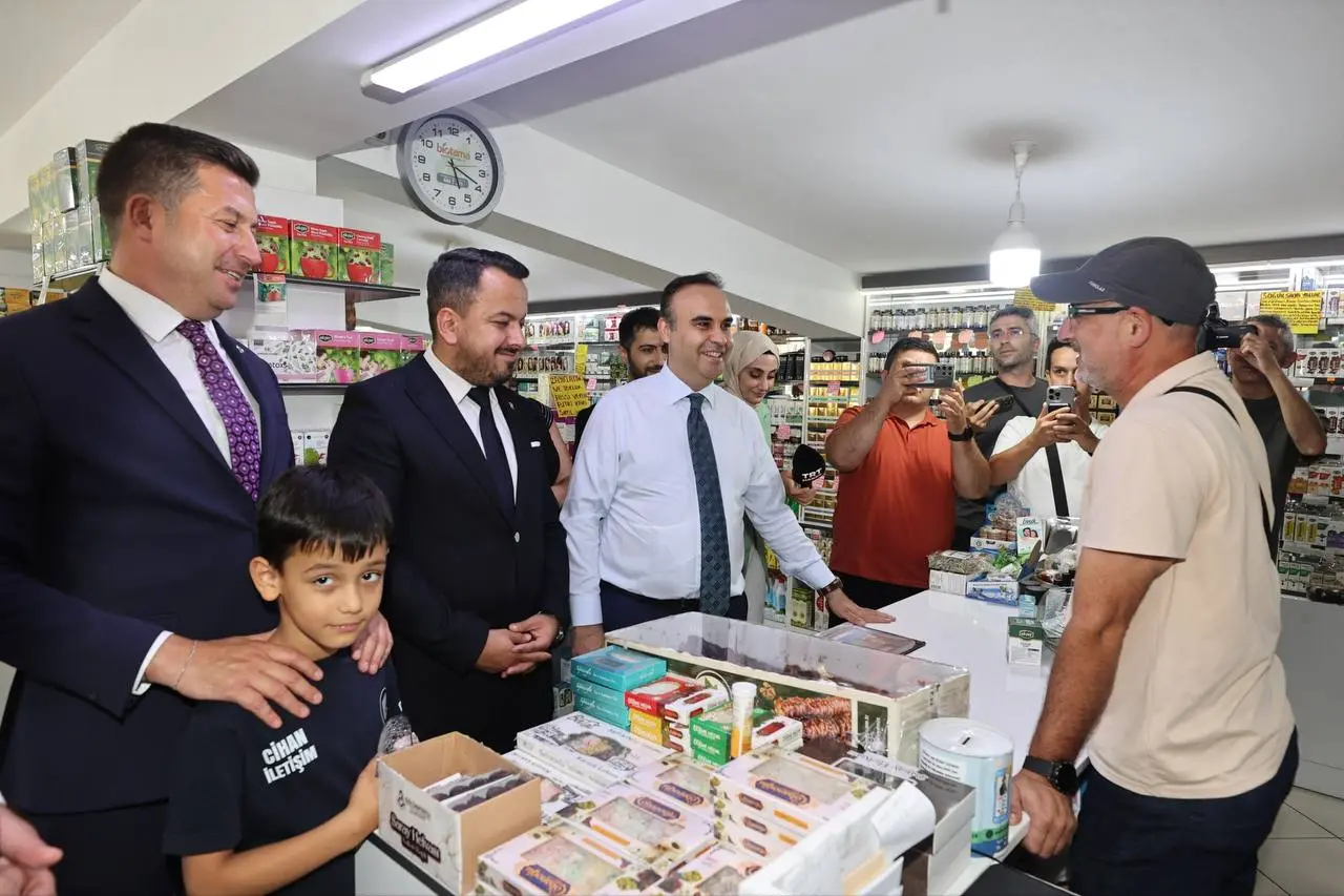 Bakan Kacır Zonguldak'ta esnaf ile bir araya geldi