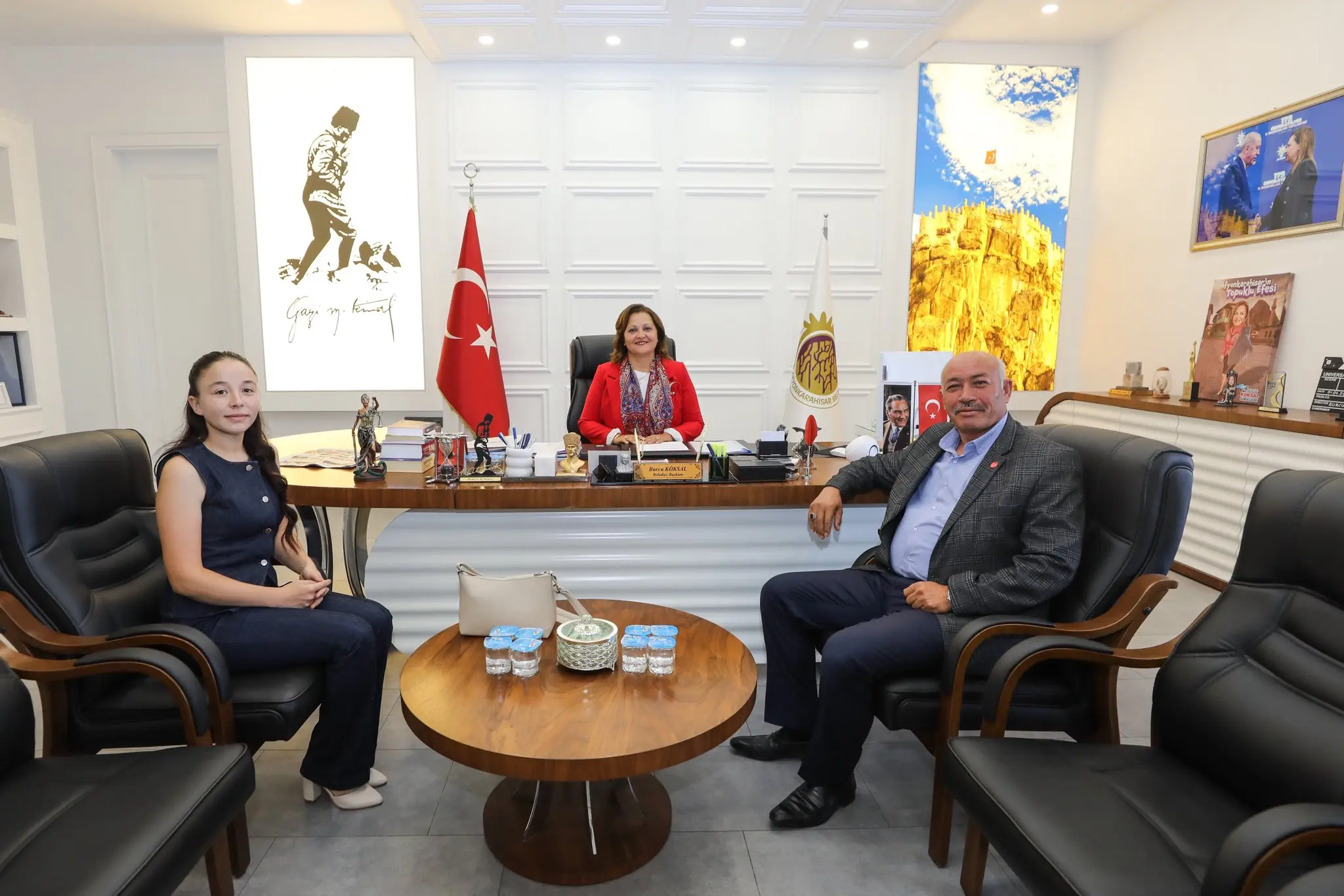 Beytullah Tota ve kızı belediyeyi ziyaret etti