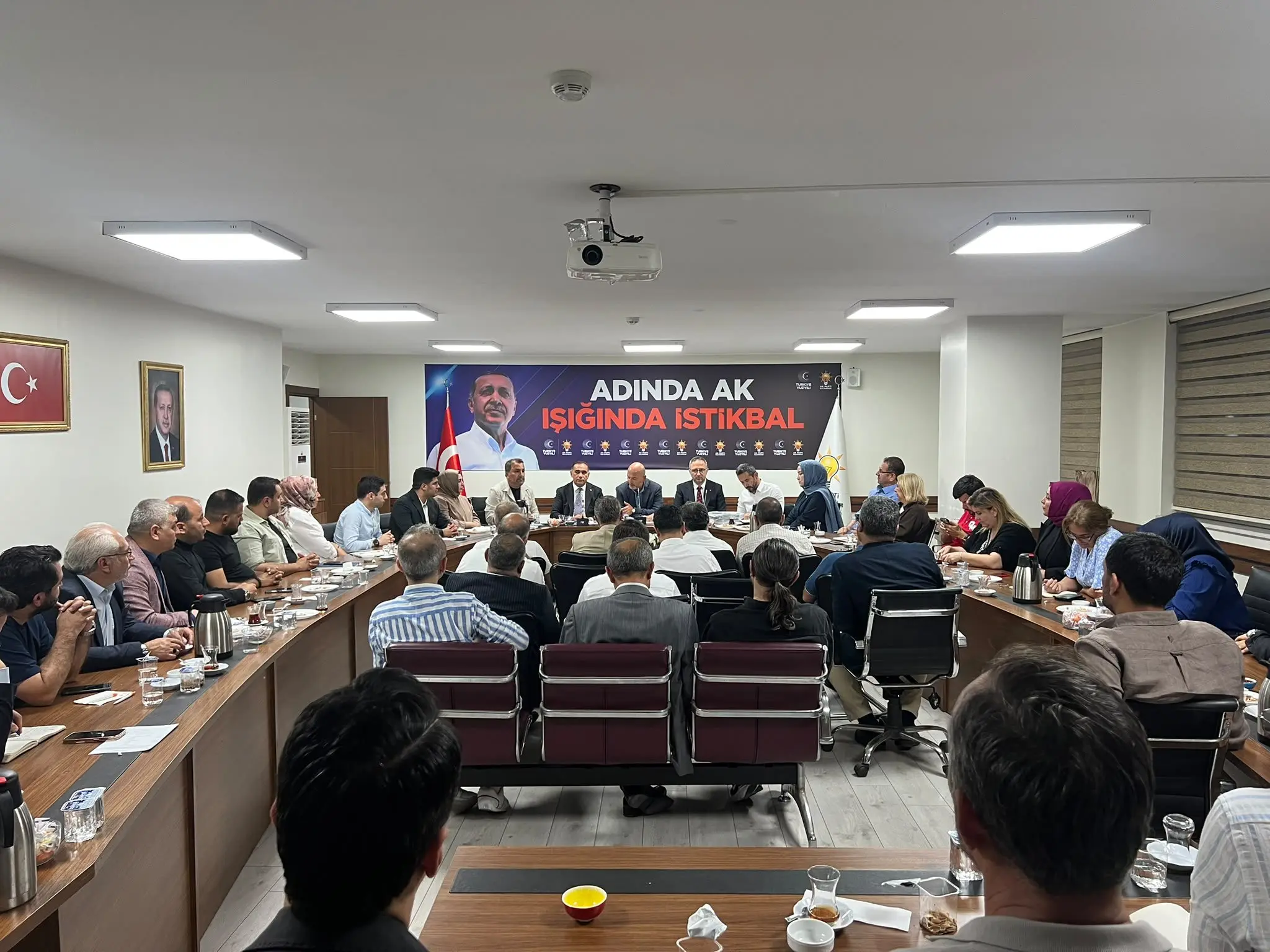 AK Parti Sultangazi'de Toplantı Gerçekleştirildi