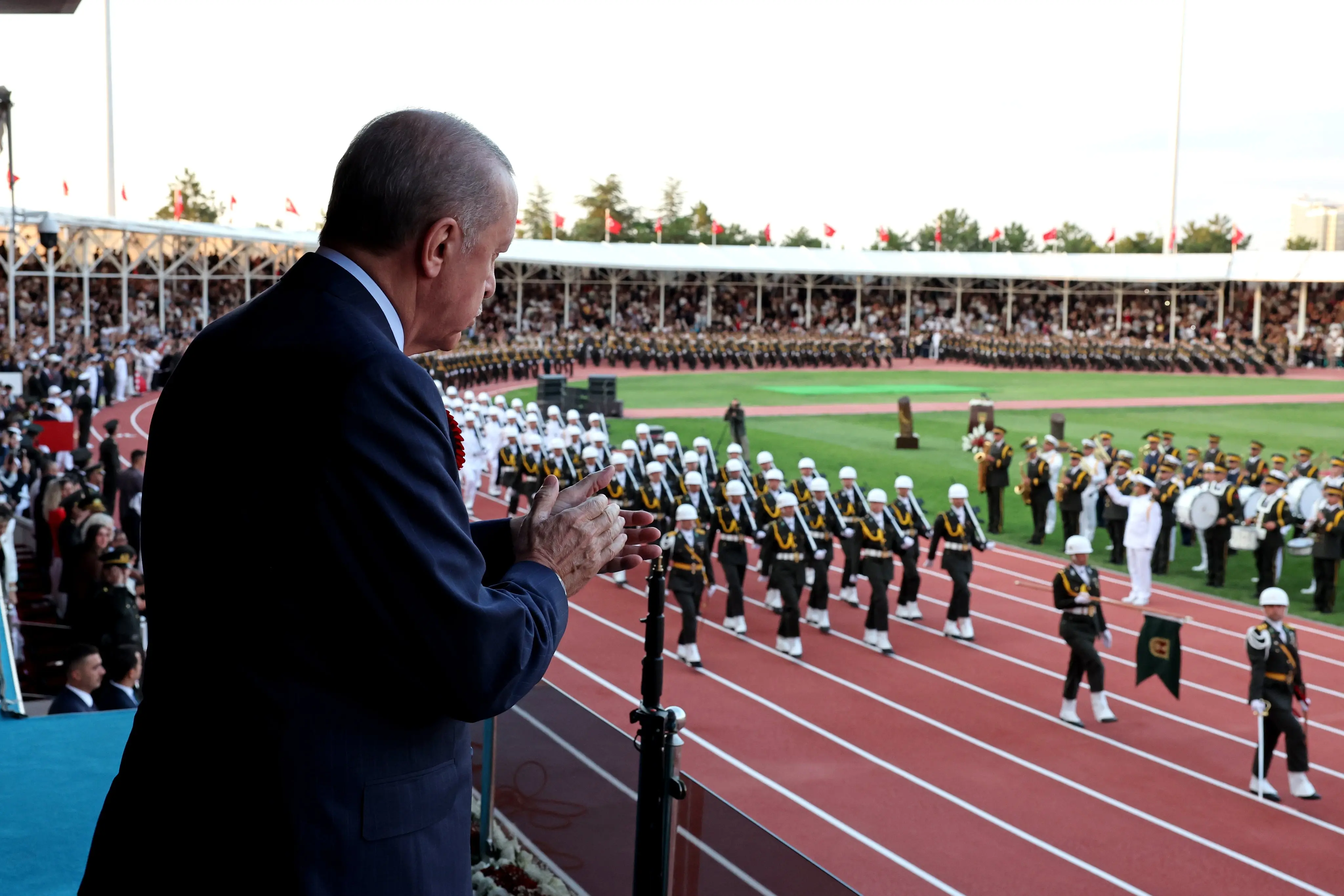 Askeri Okul Mezunları, Erdoğan'a Selam Durdular