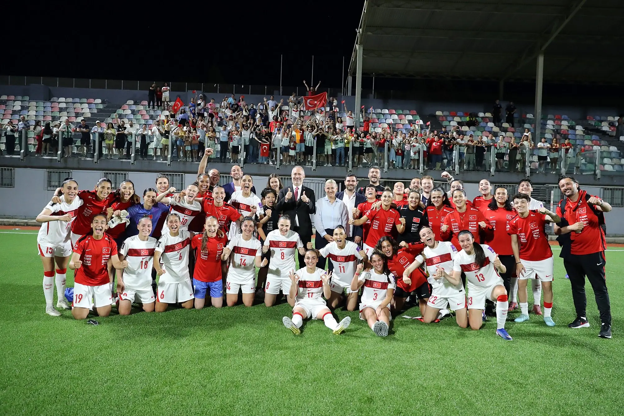 Crescent and Star takımı grup aşamasını kazandı