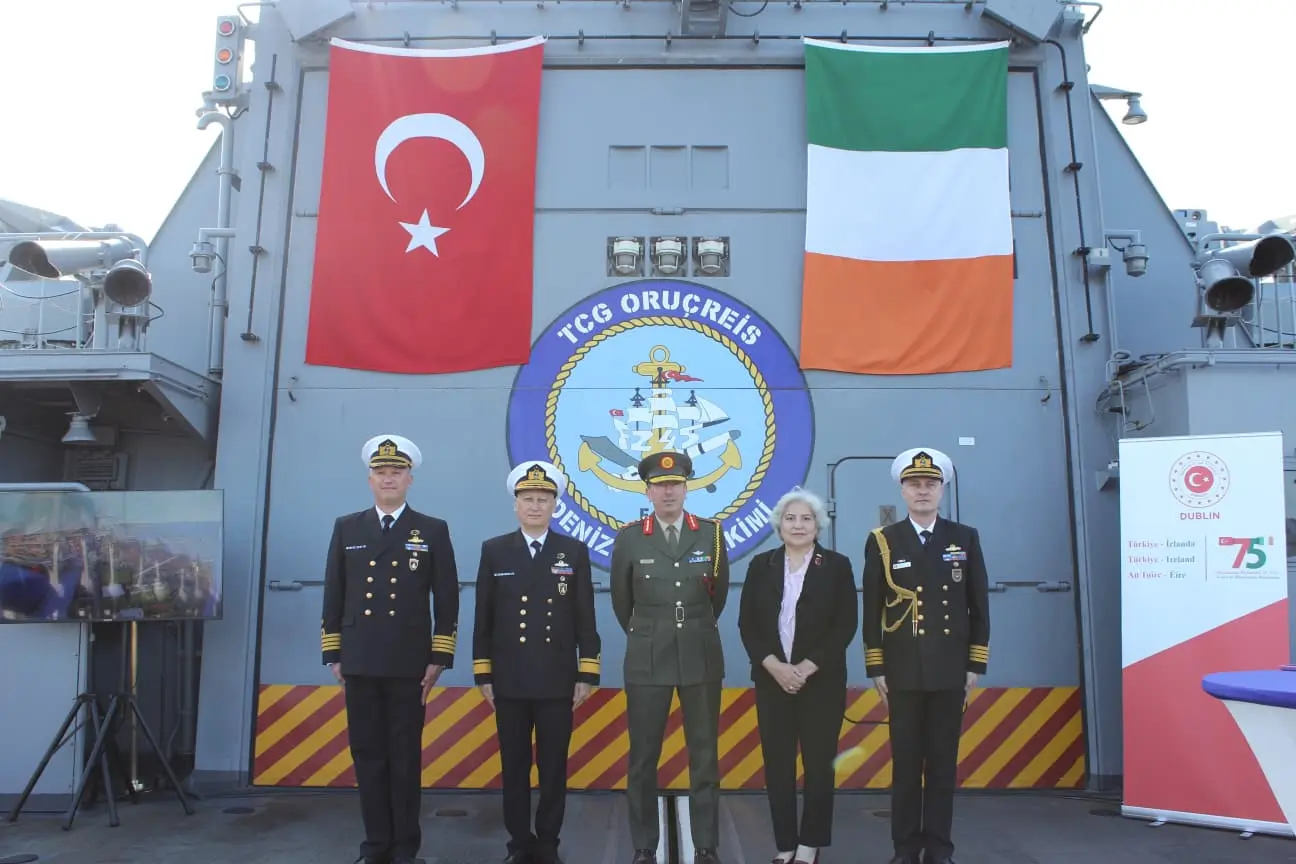 TCG Oruçreis, İrlanda'da 75. yıl etkinliklerine katıldı