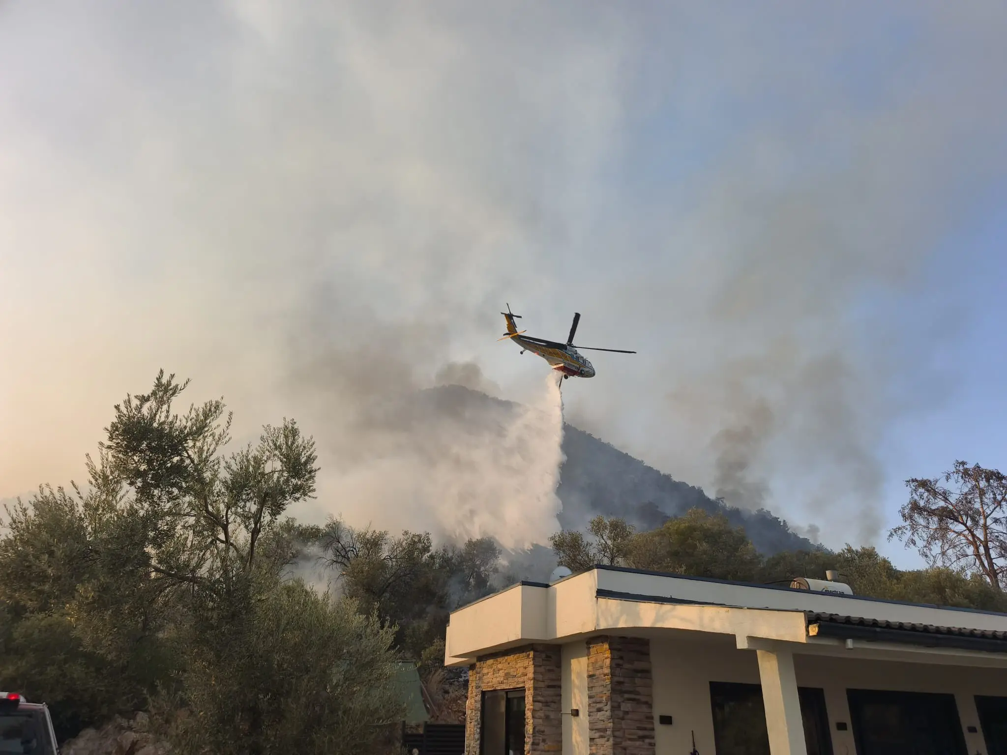Fethiye'deki yangının enerjisi düşürüldü
