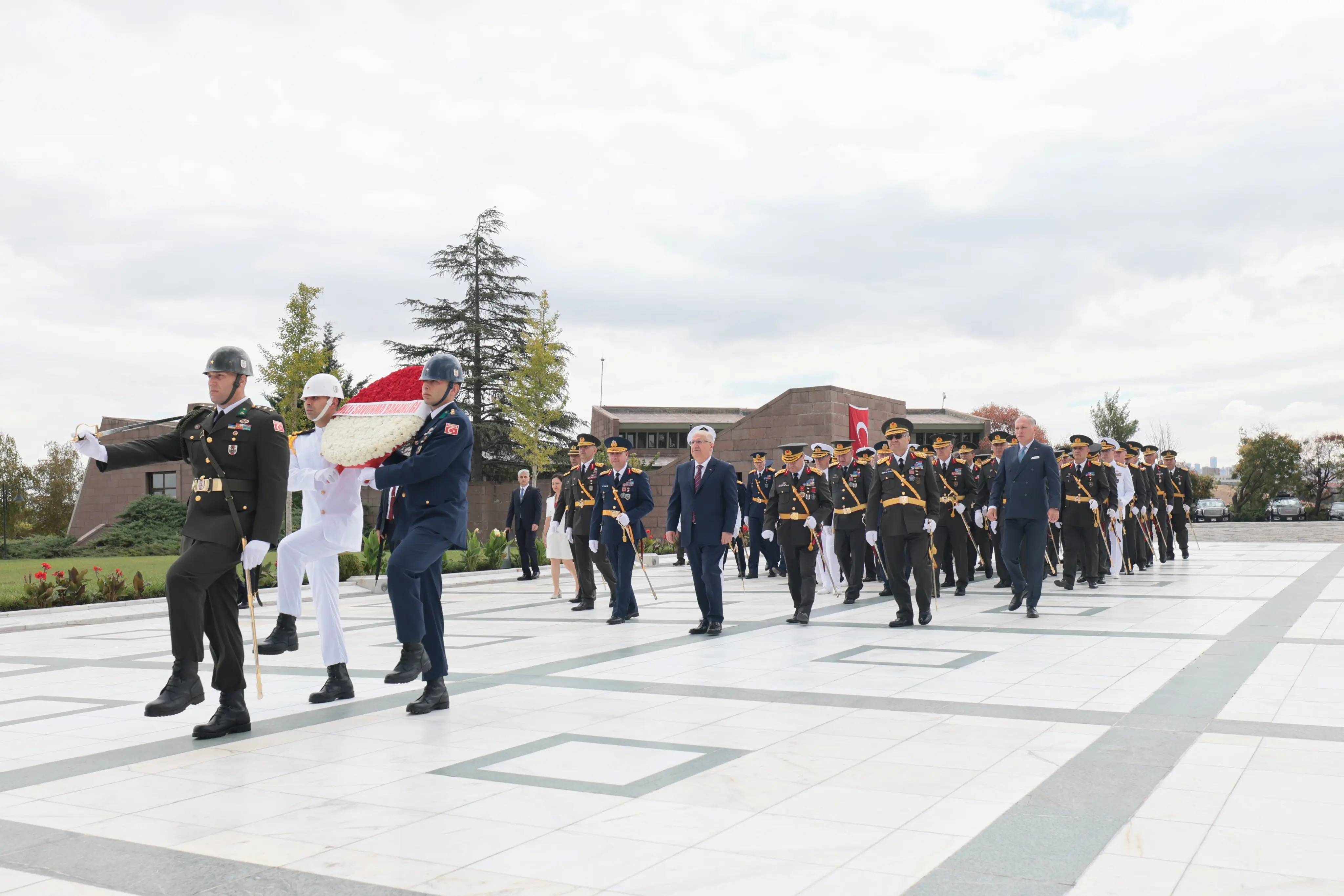 Yaşar Güler, Zafer Bayramı'nda Anıtkabir'i ziyaret etti