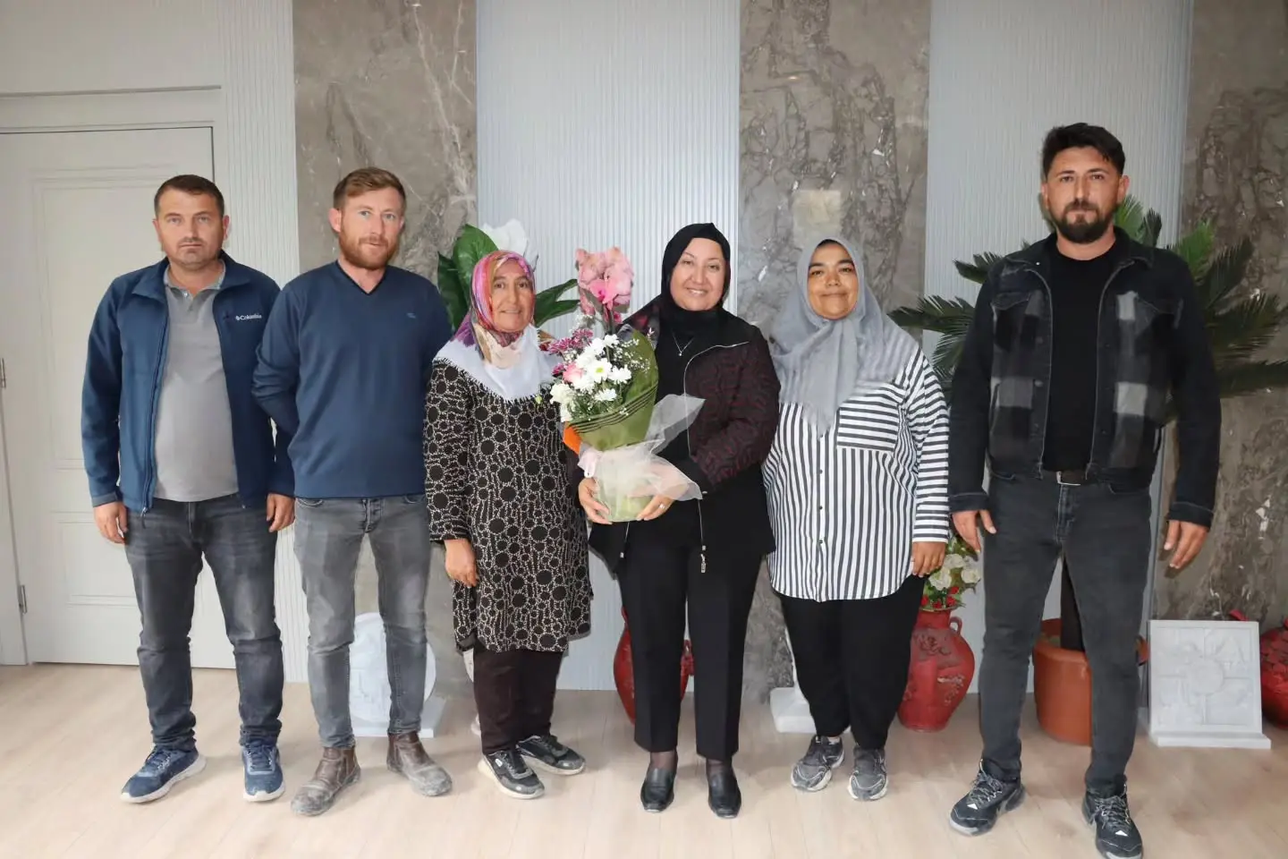 İscehisar Belediyesi'nde doğum günü kutlaması yapıldı