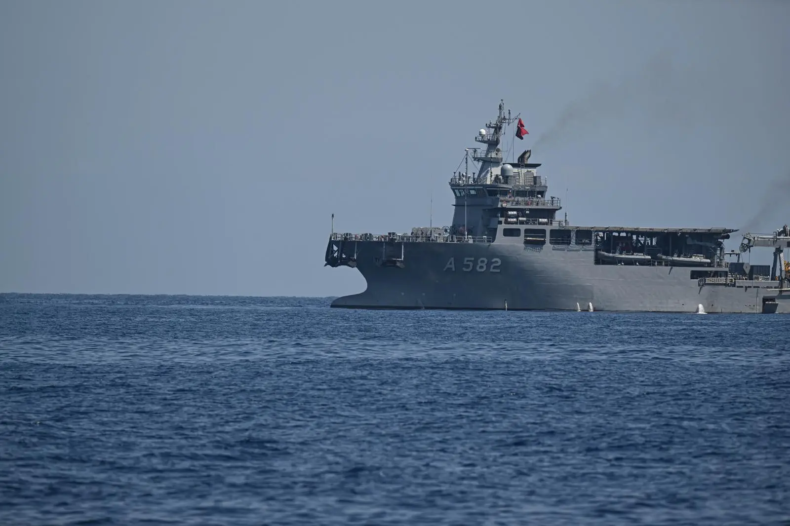 Girne açıklarında devrilen gemi için arama kurtarma devam ediyor