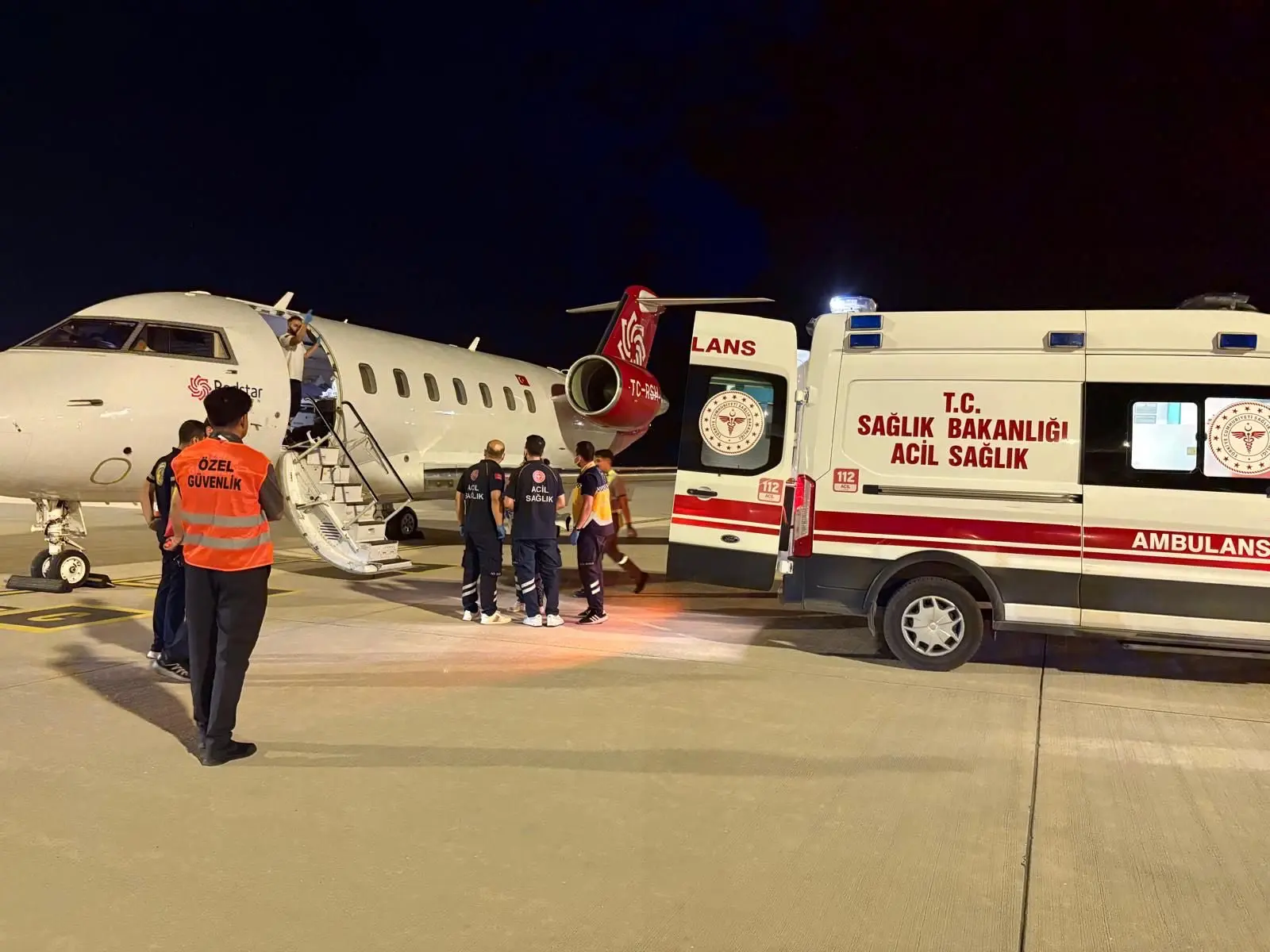 Endonezya'daki Türk vatandaşı hava ambulansıyla getirildi