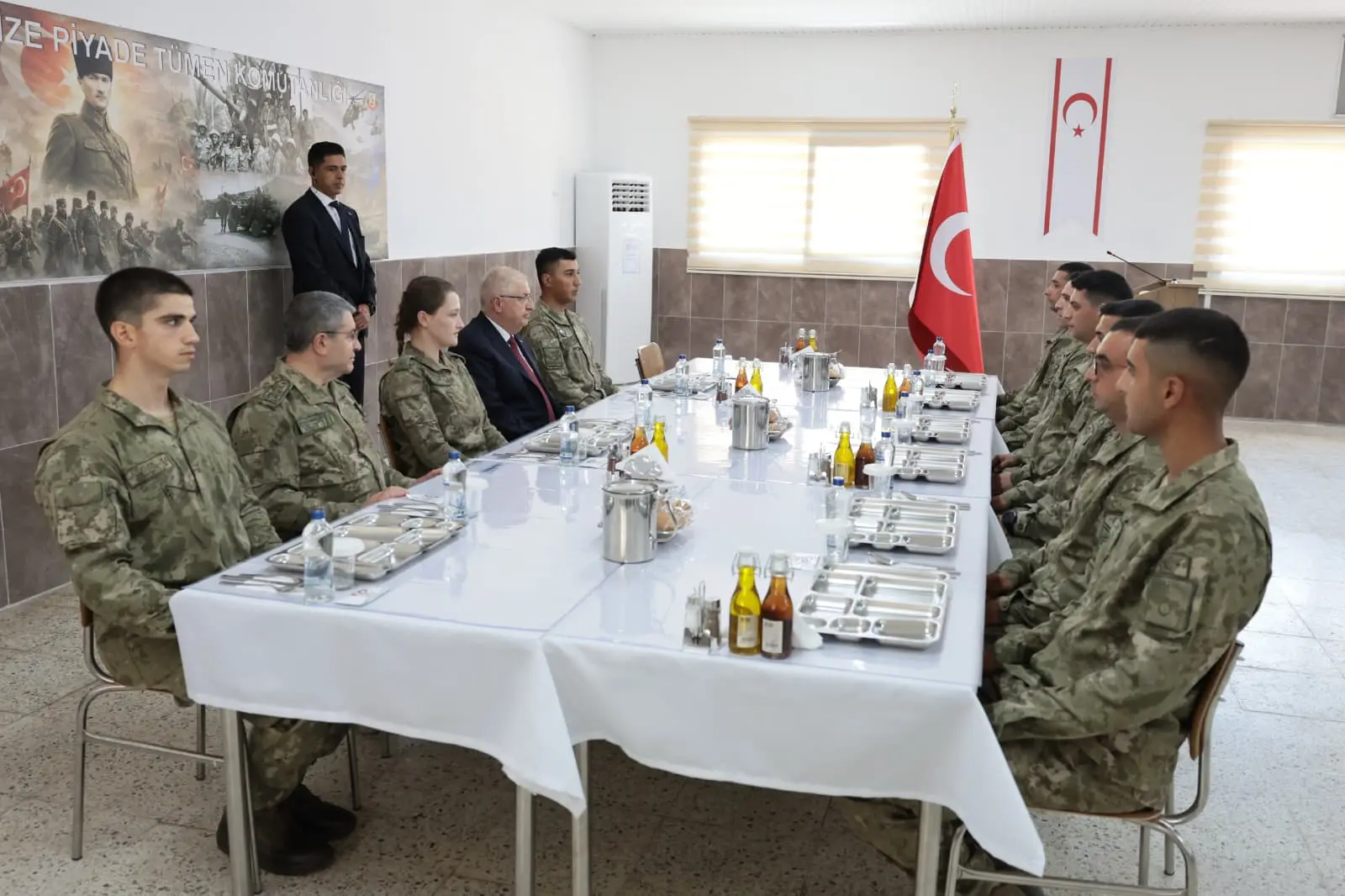 Milli Savunma Bakanı Güler, Kıbrıs'ta Mehmetçik ile buluştu