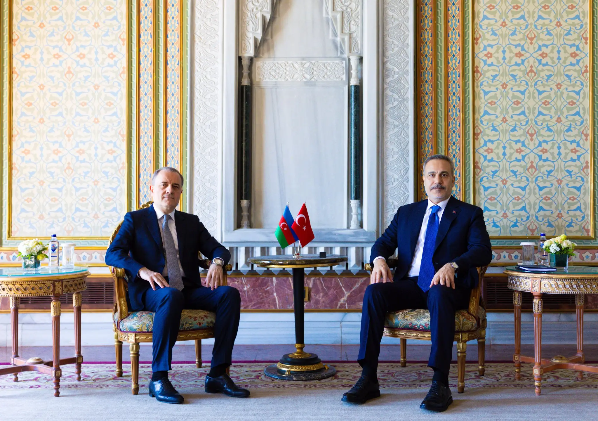 Türkiye ve Azerbaycan Dışişleri Bakanları İstanbul'da Bir Araya Geldi