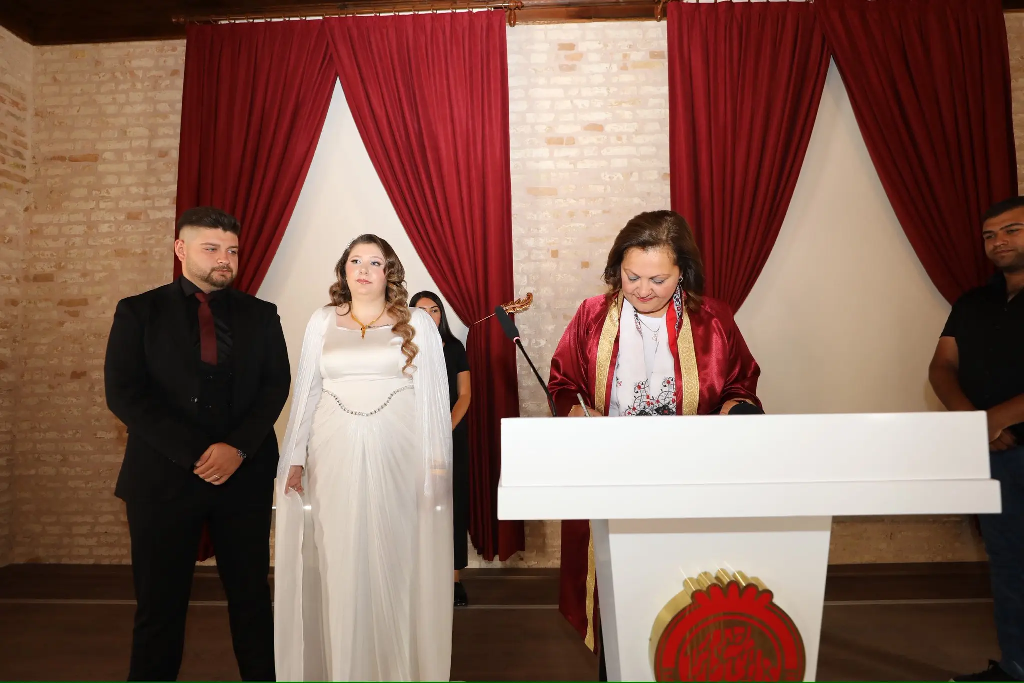 Arifenur Güneş ve Emir Adıgüzel'in nikahı gerçekleşti