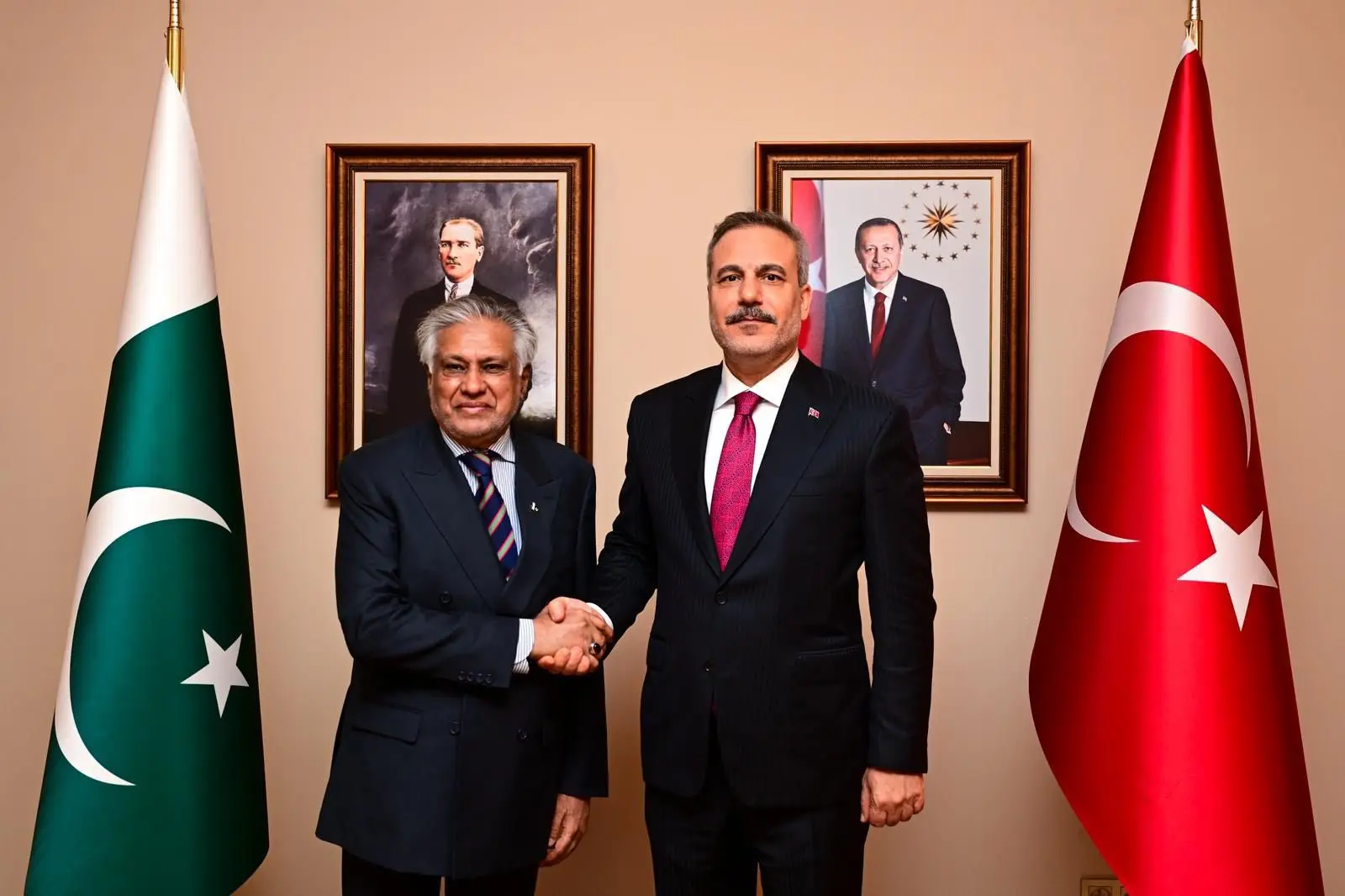 Hakan Fidan, Pakistanlı Bakan ile İstanbul'da görüştü