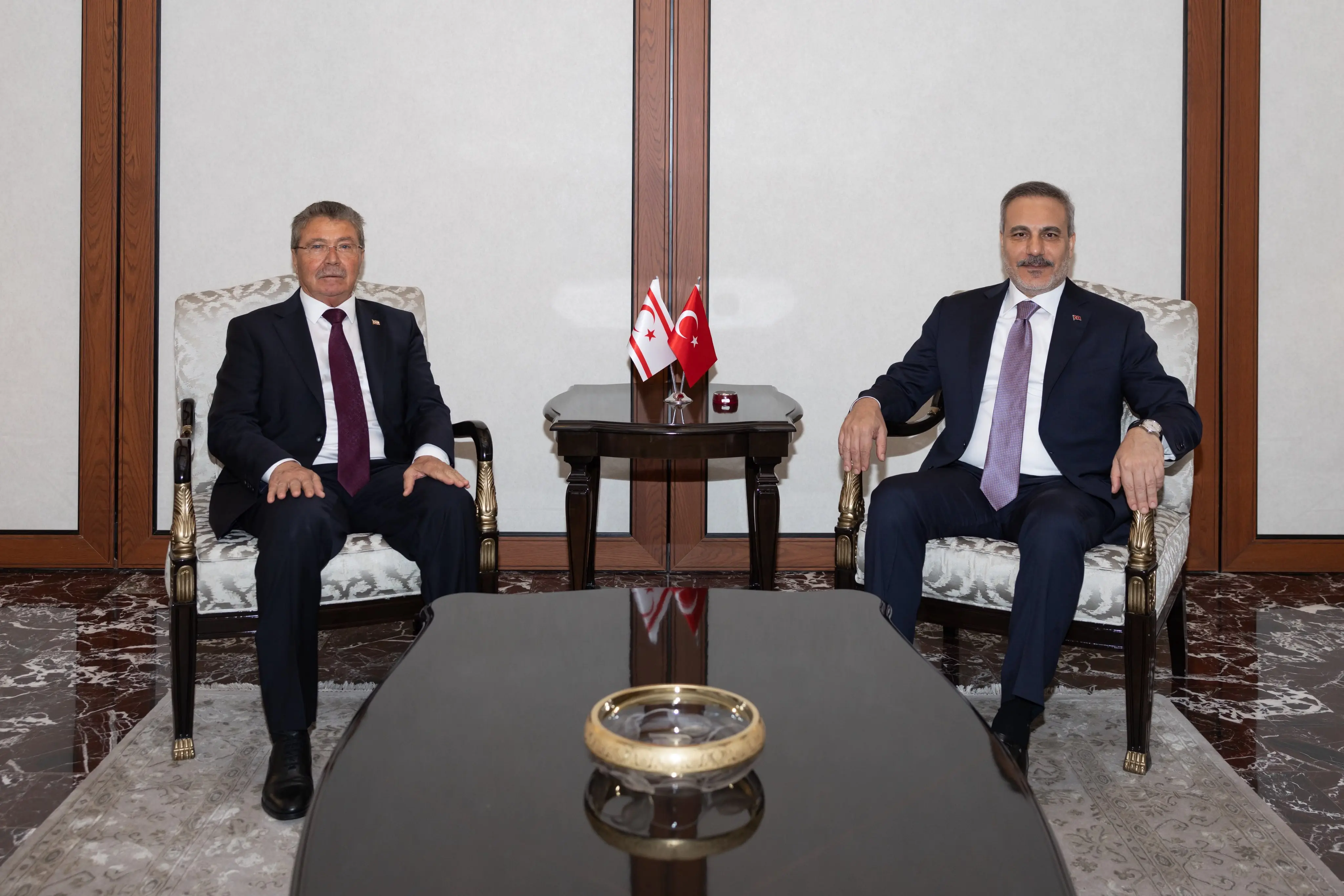 Hakan Fidan, Kuzey Kıbrıs Başbakanı ile görüştü