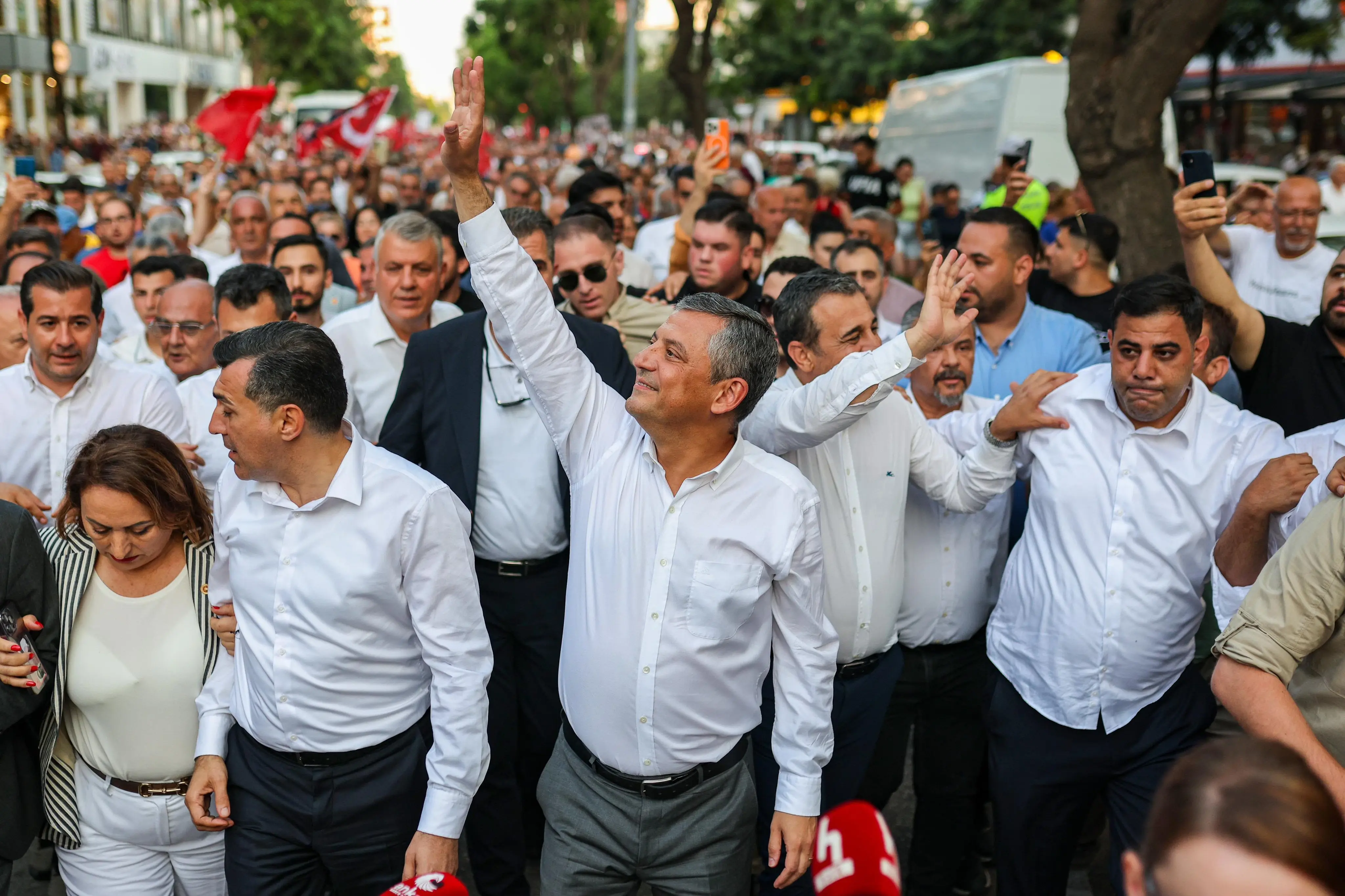Halkın direnişi Adana'da devam ediyor