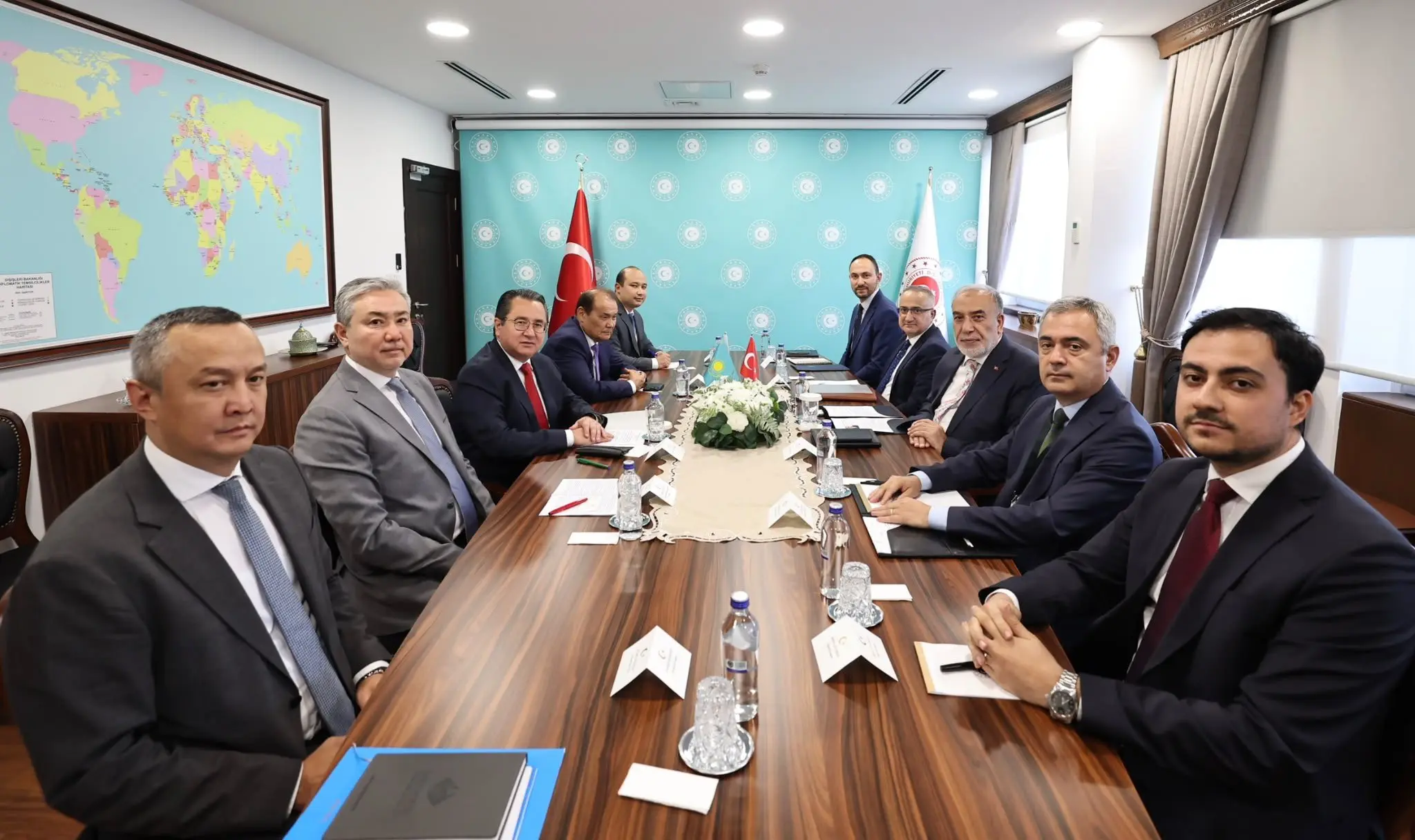 Musa Kulaklıkaya, Kazak mevkidaşıyla bir araya geldi