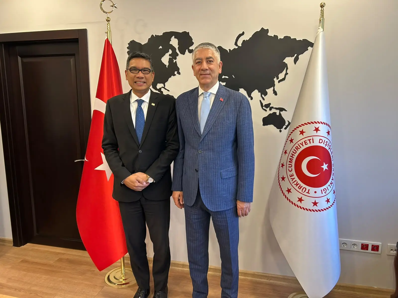 H. Ali Özel, Malezya Büyükelçisi ile görüştü