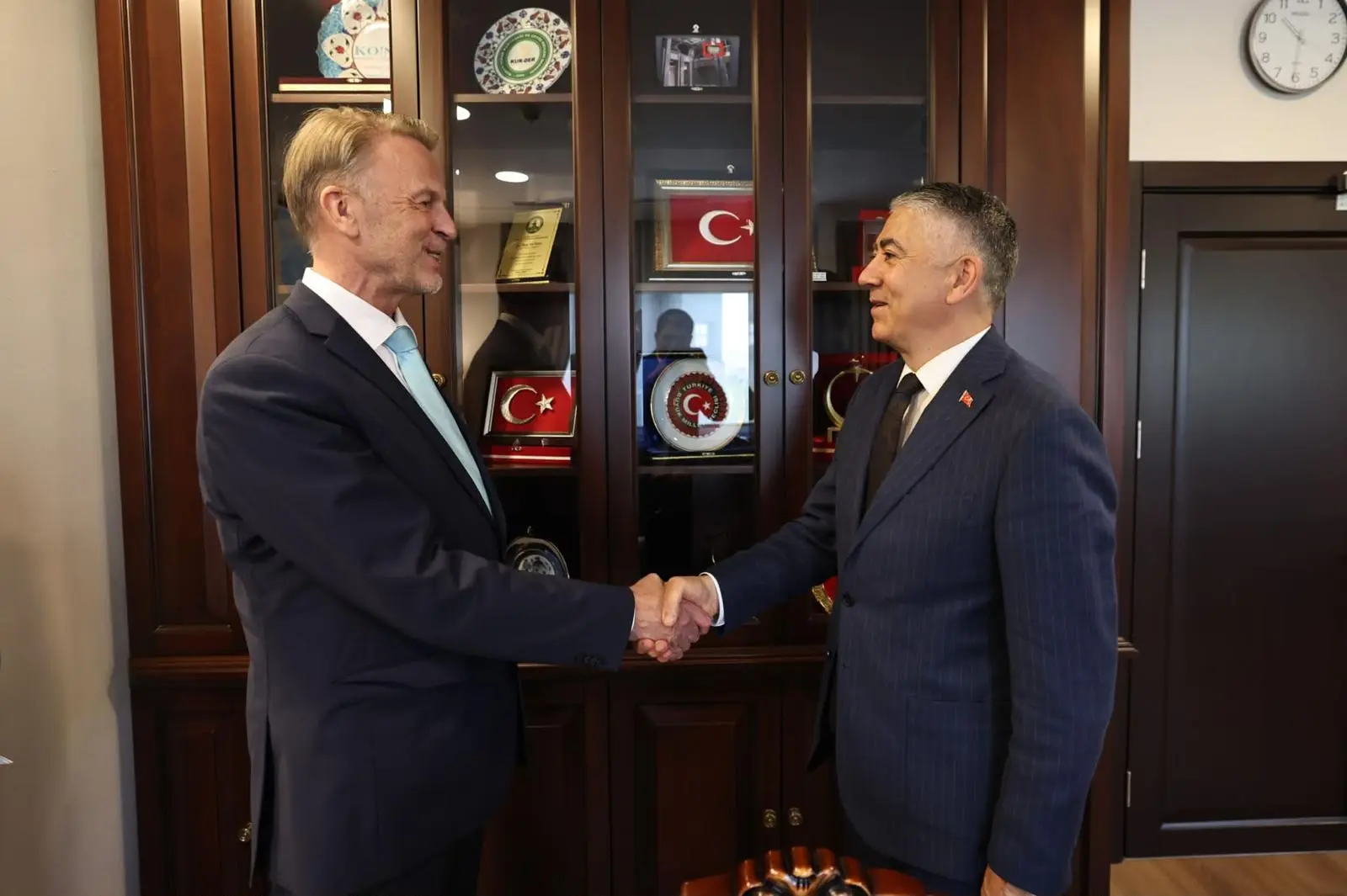 H. Ali Özel, AB Büyükelçisi Aivo Orav'ı ağırladı