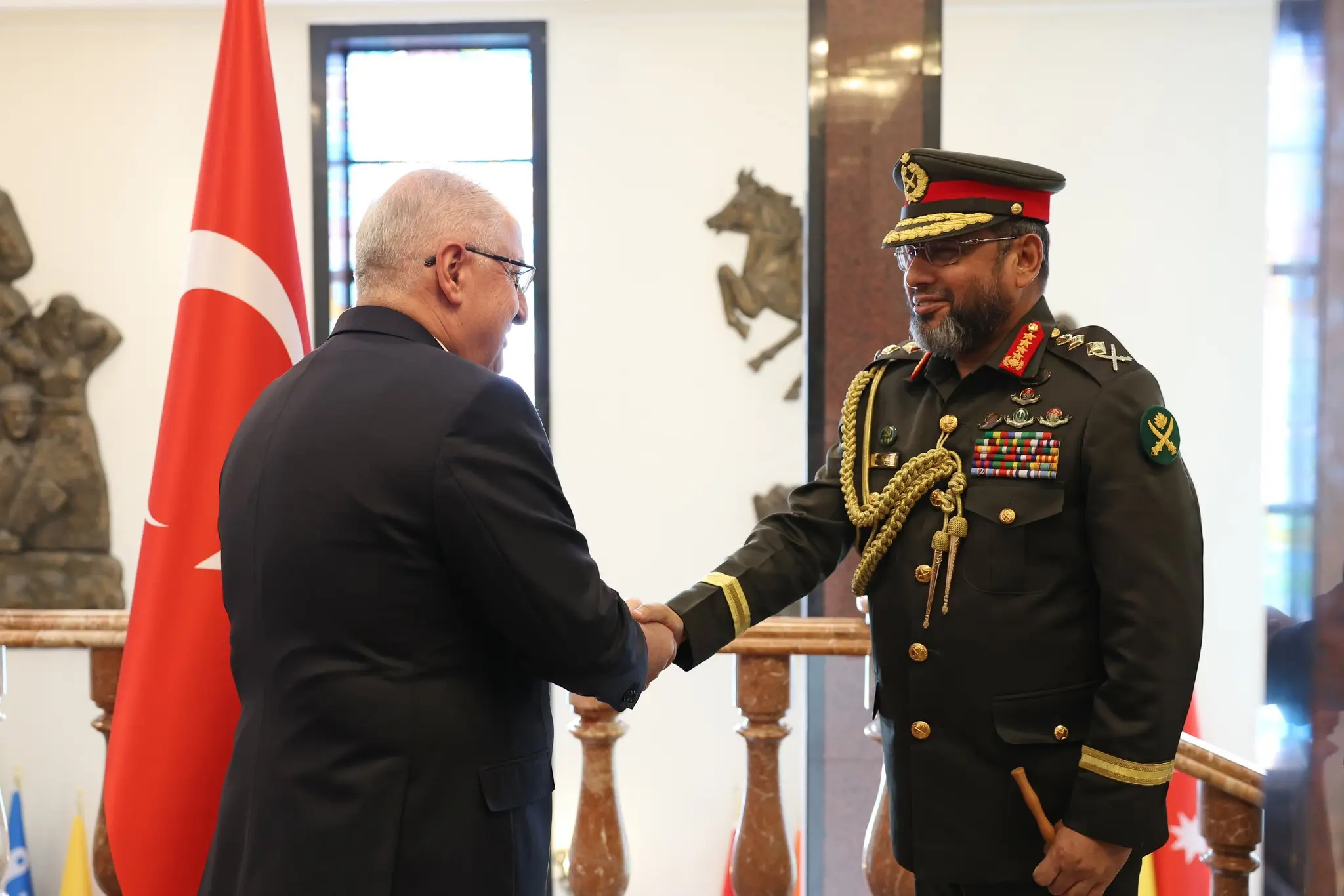 Yaşar Güler, Bangladeş Ordu Komutanı ile görüştü