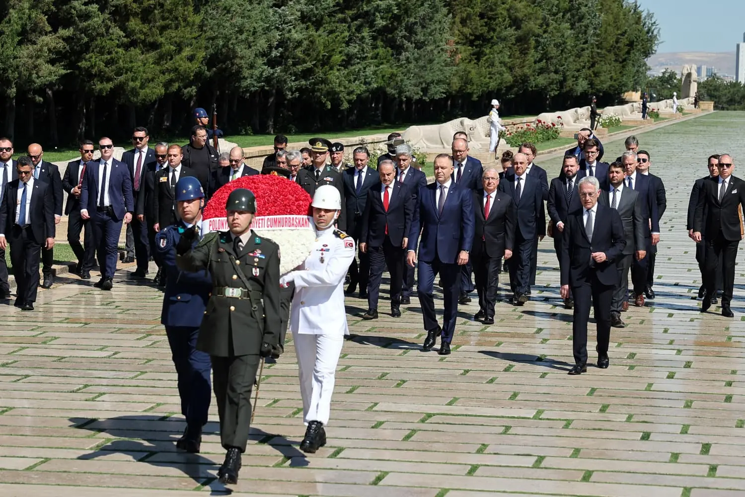 Polonya Cumhurbaşkanı Anıtkabir'i Ziyaret Etti