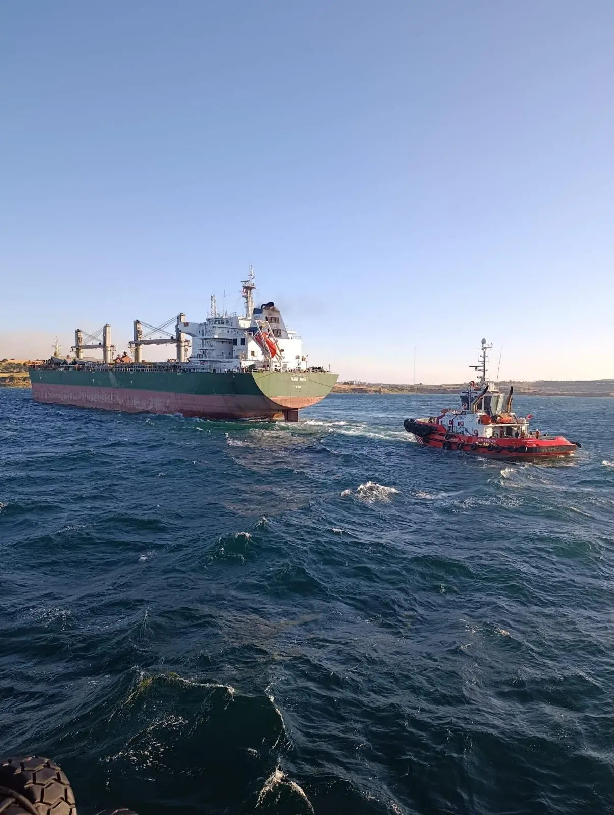 Pilatus Marine adlı gemi Çanakkale Boğazı'nda karaya oturdu