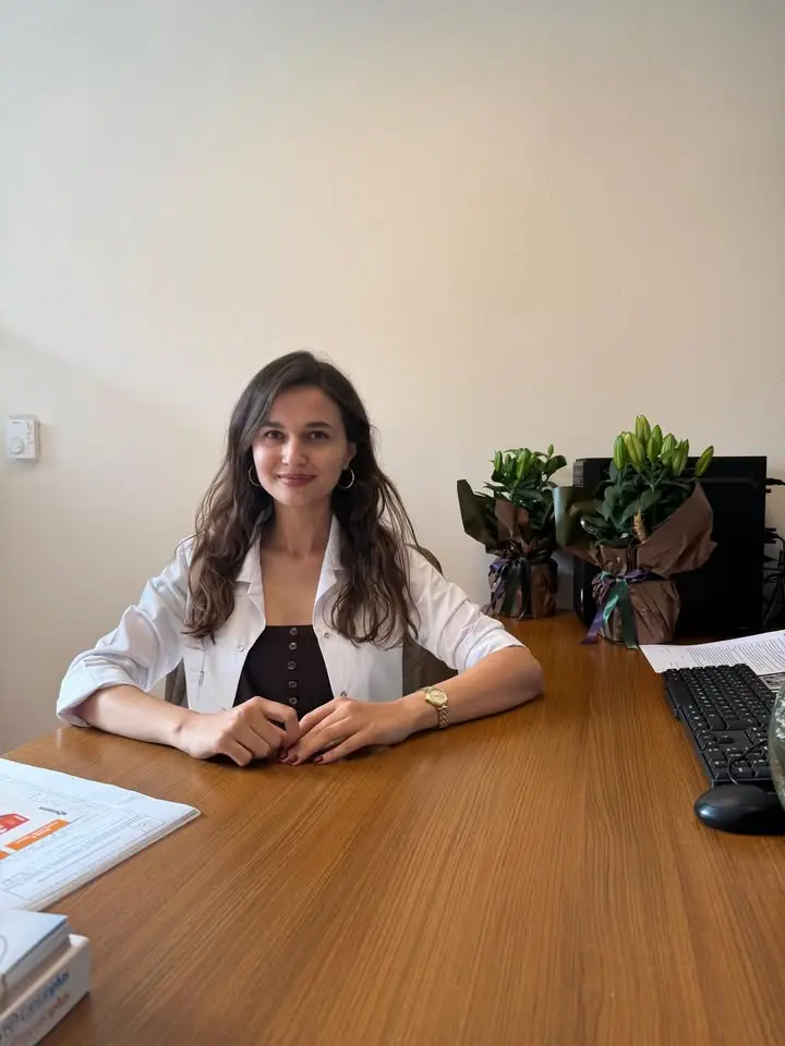 Dinar Devlet Hastanesi'nde Yeni Dahiliye Uzmanı Göreve Başladı
