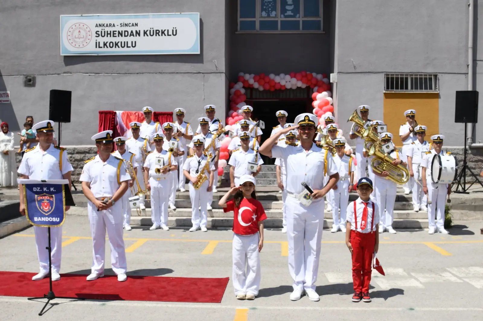 Askeri bandolar okulda konser ve tören düzenledi