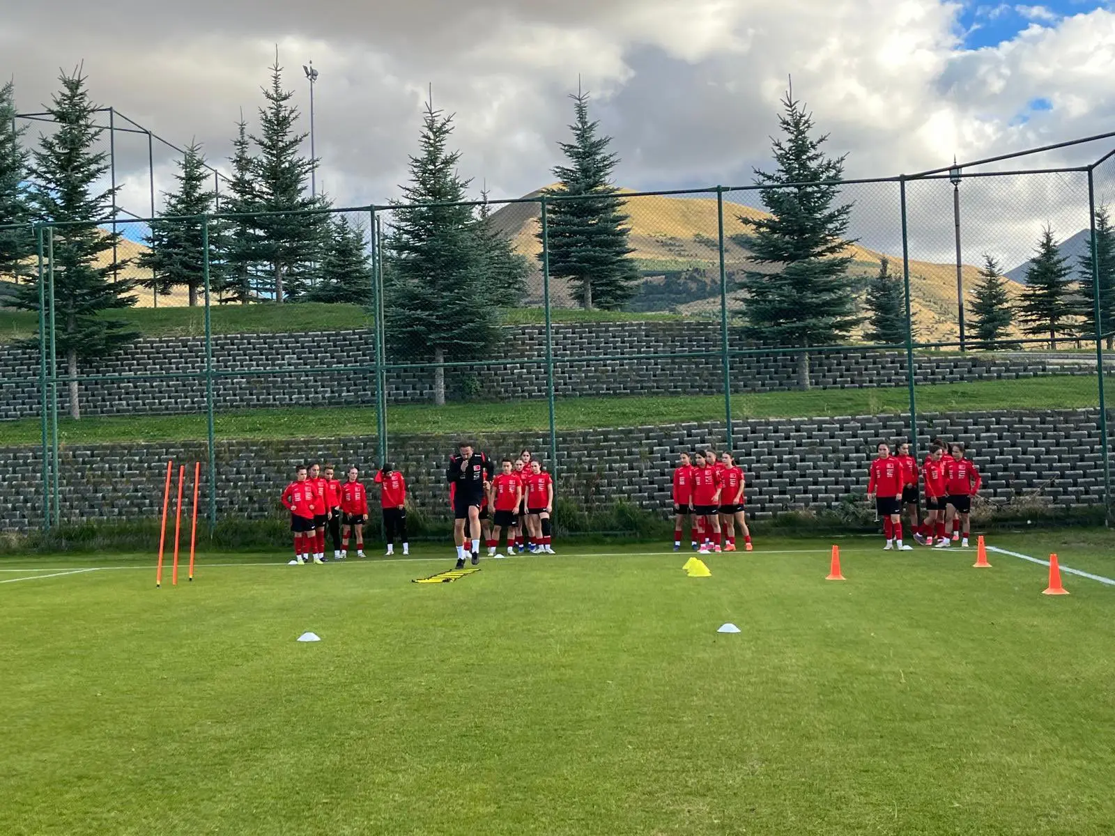 U19 Kadın Milli Takımı Erzurum'da hazırlıklarına başladı