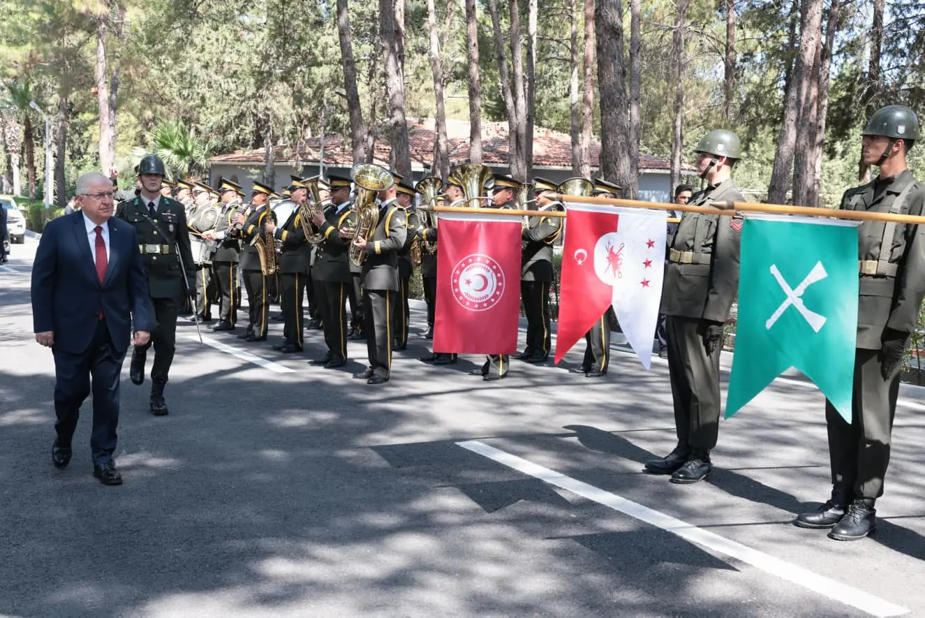 Yaşar Güler, Kıbrıs'ta Türk Barış Gücü'nü ziyaret etti