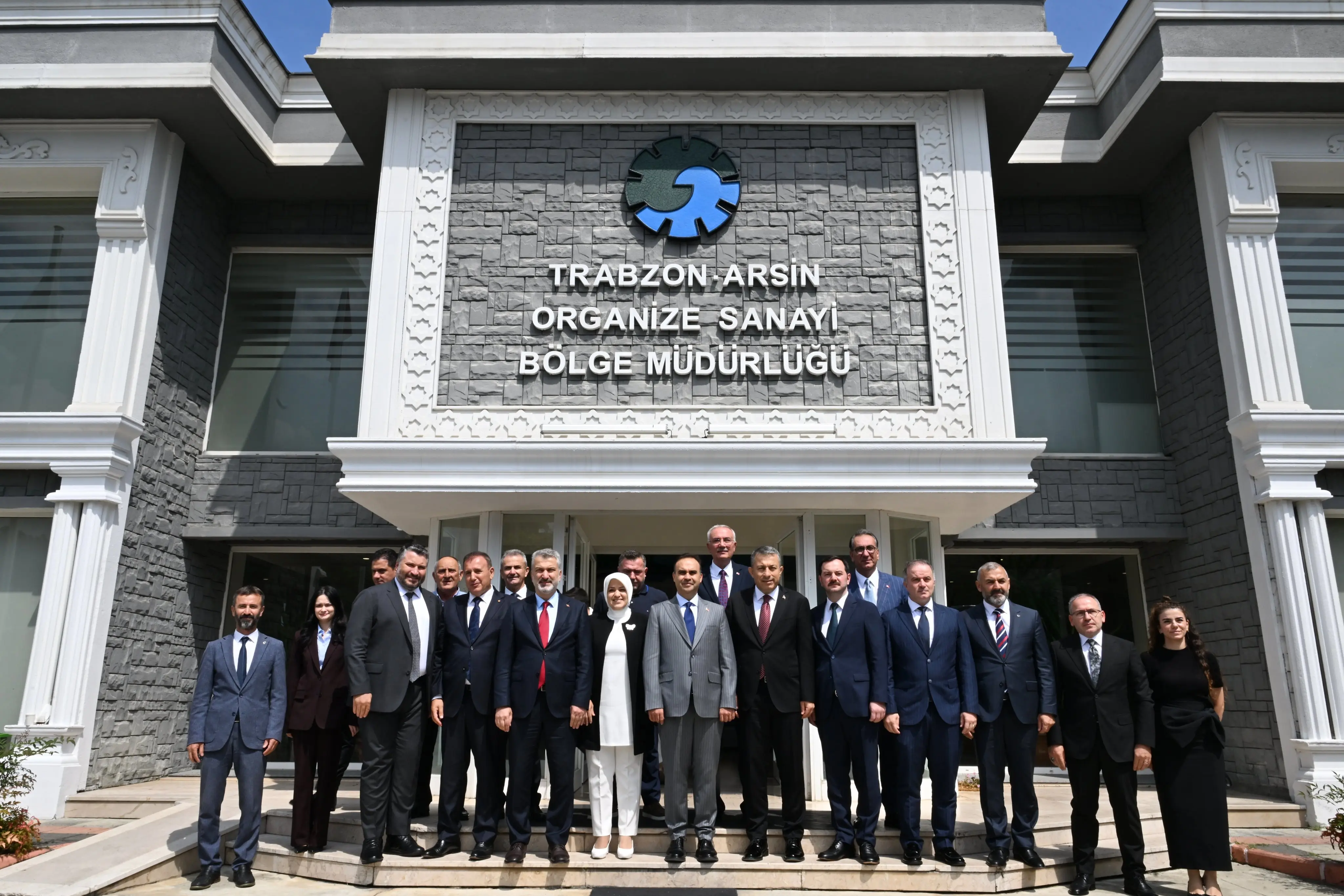 Bakan Kacır, Arsin OSB Yönetimi ile Toplandı