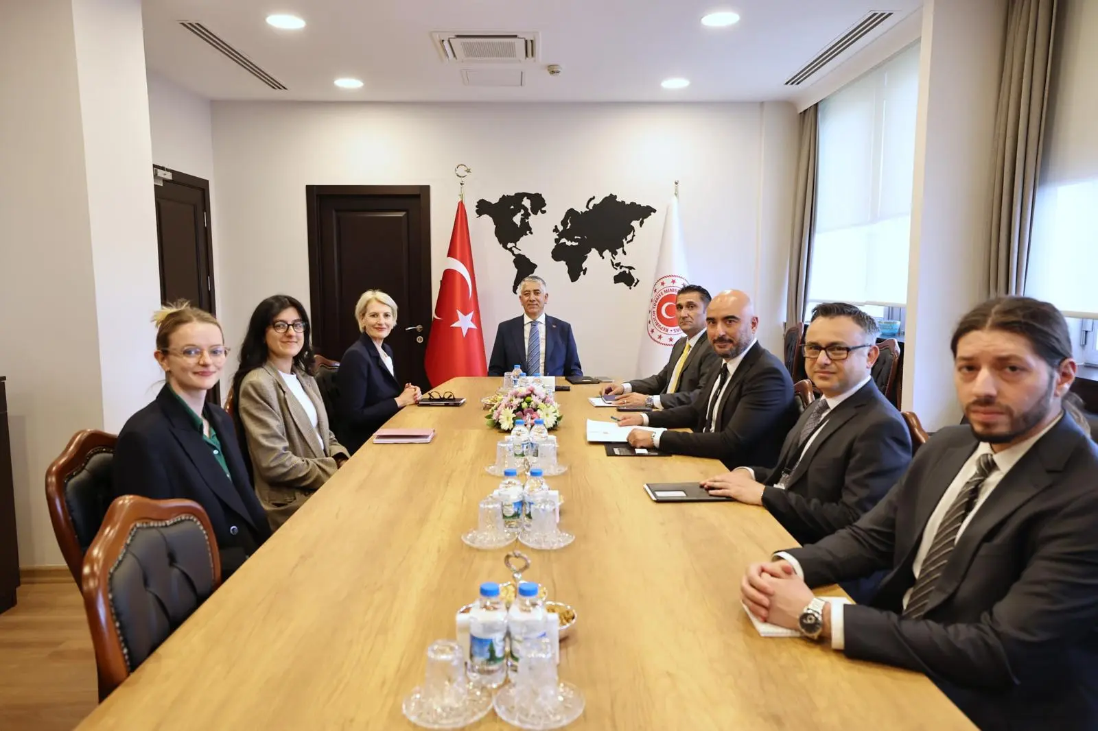 Bakan Yardımcısı Özel, Büyükelçi Morris ile görüştü