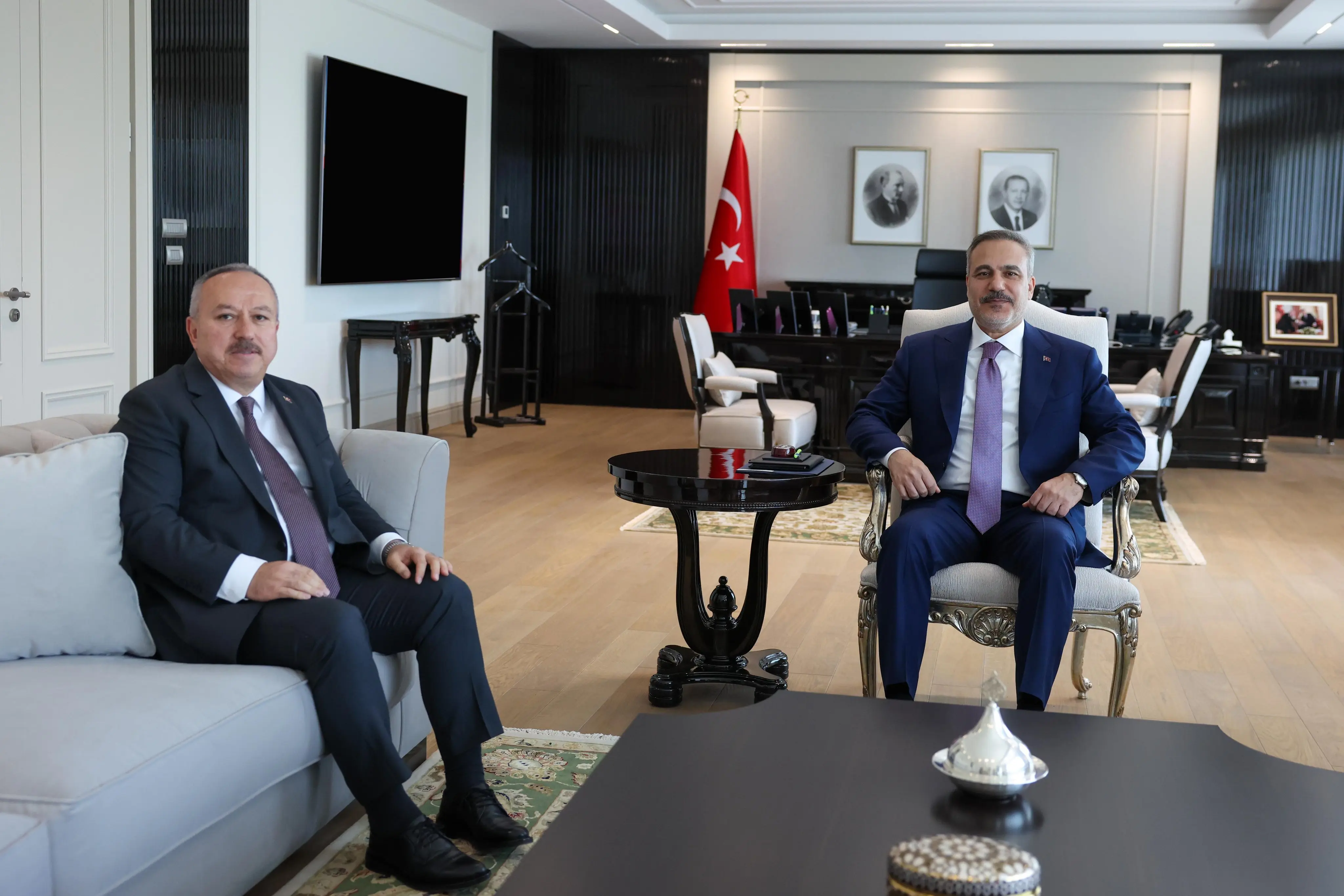 Hakan Fidan, Ali Fidan'ı Bakanlıkta ağırladı