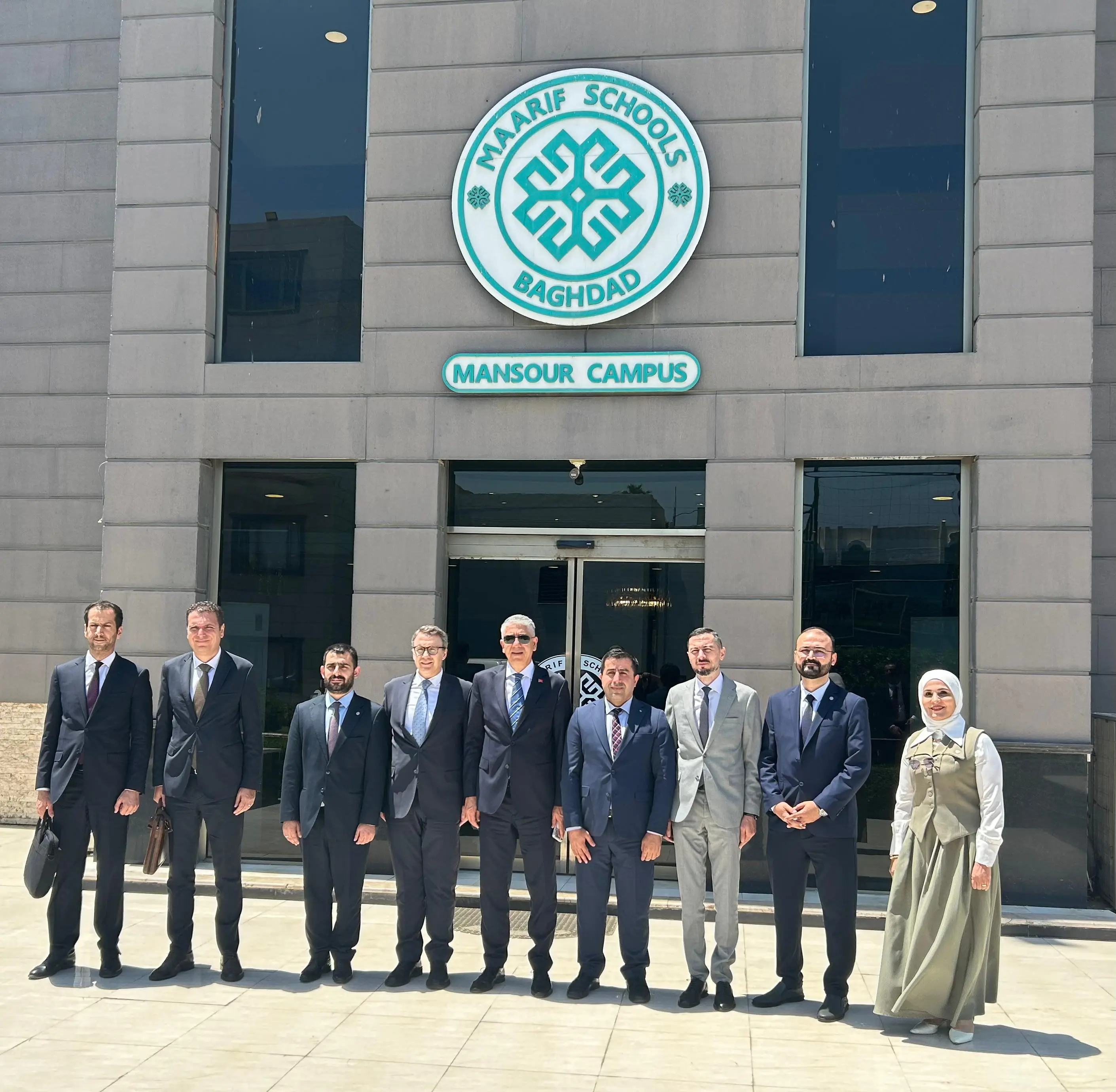 H. Ali Özel, Maarif Vakfı Okullarını Ziyaret Etti