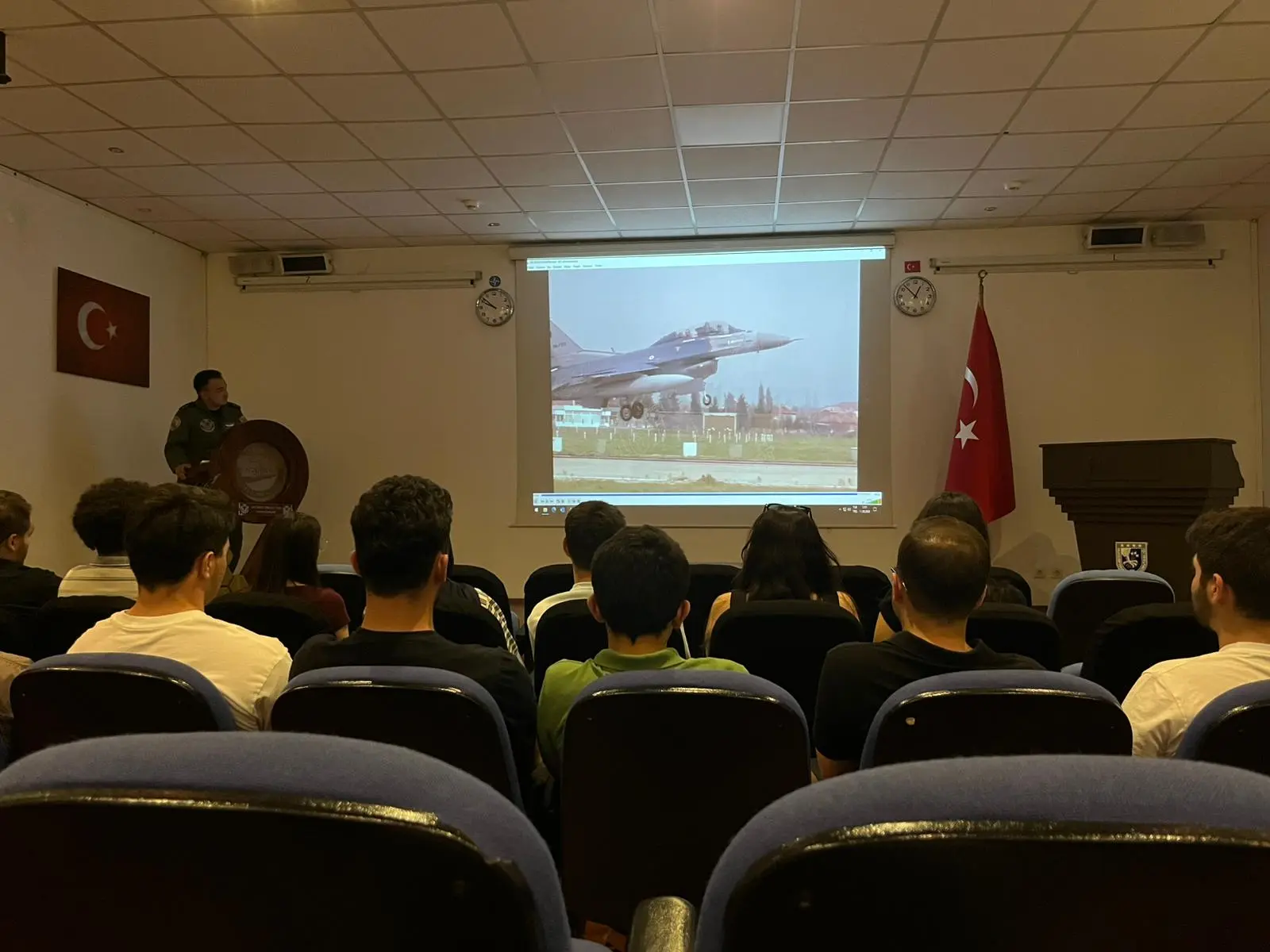 Üniversite Öğrencileri F-16'ları Yerinde İnceledi