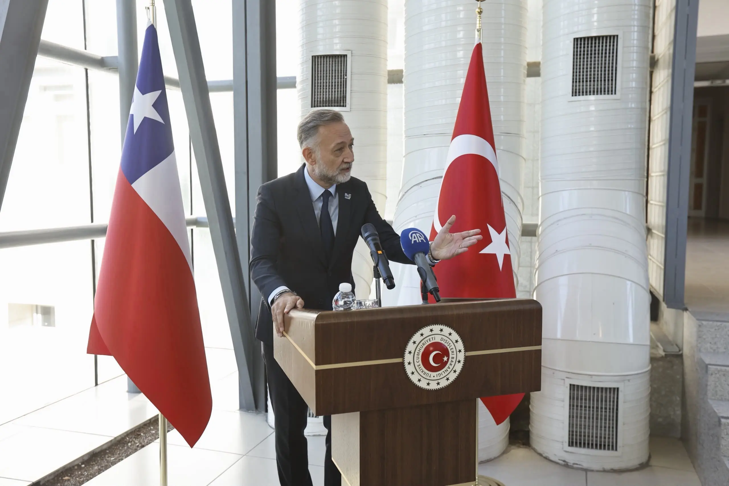 Türkiye ve Şili diplomatik ilişkileri için sergi açıldı