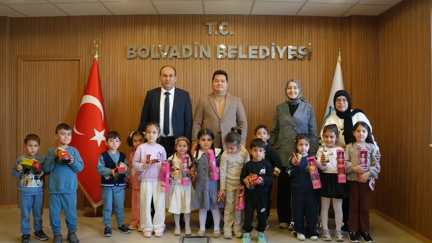 Minik Öğrencilerden Anlamlı Ziyaret