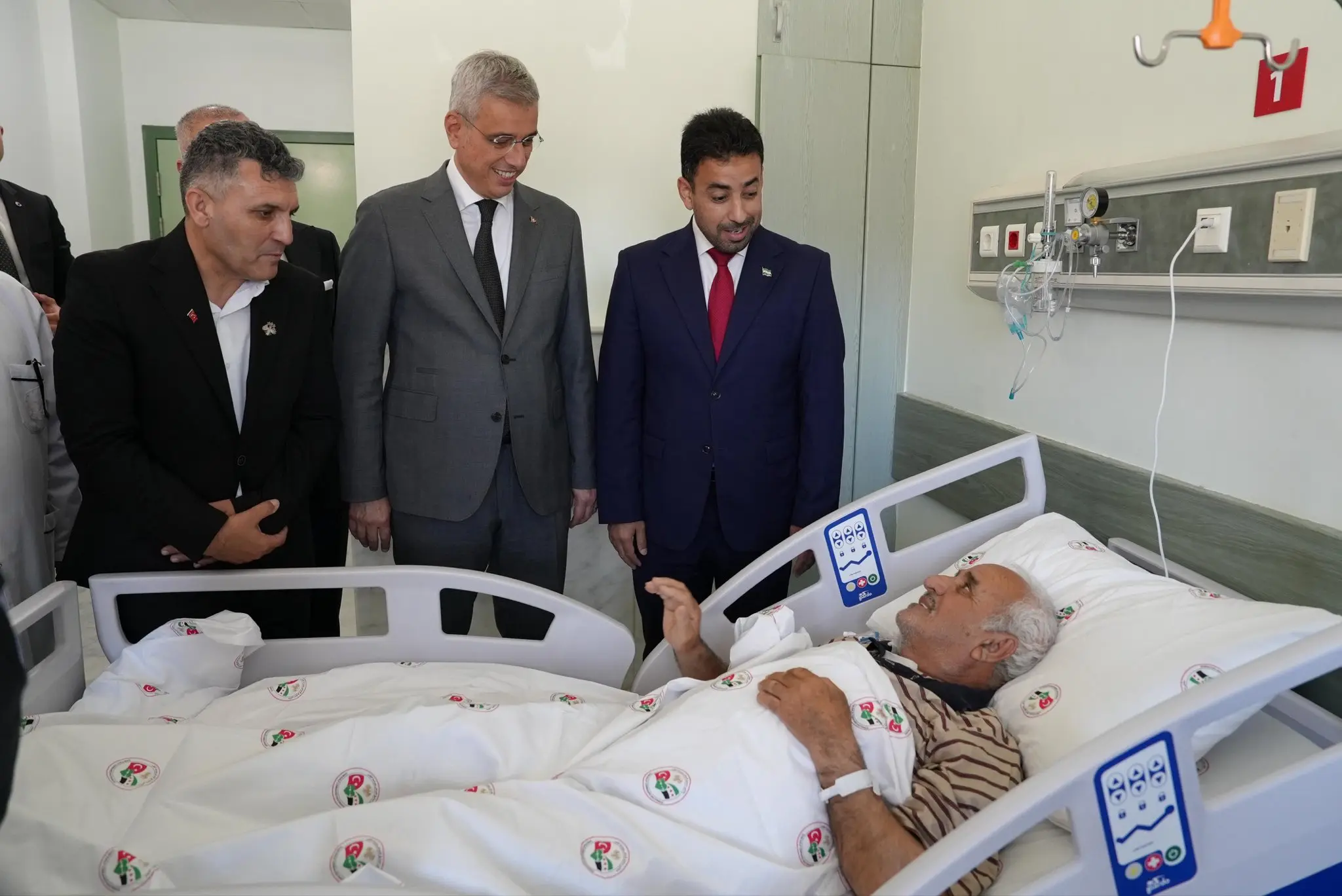 Şam Kalp Hastanesi'nde hastalara geçmiş olsun ziyareti