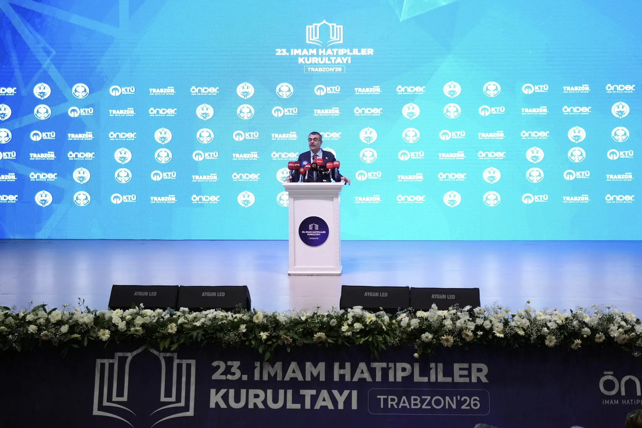 Yusuf Tekin, İmam Hatip Mezunları Konferansı'nda konuştu
