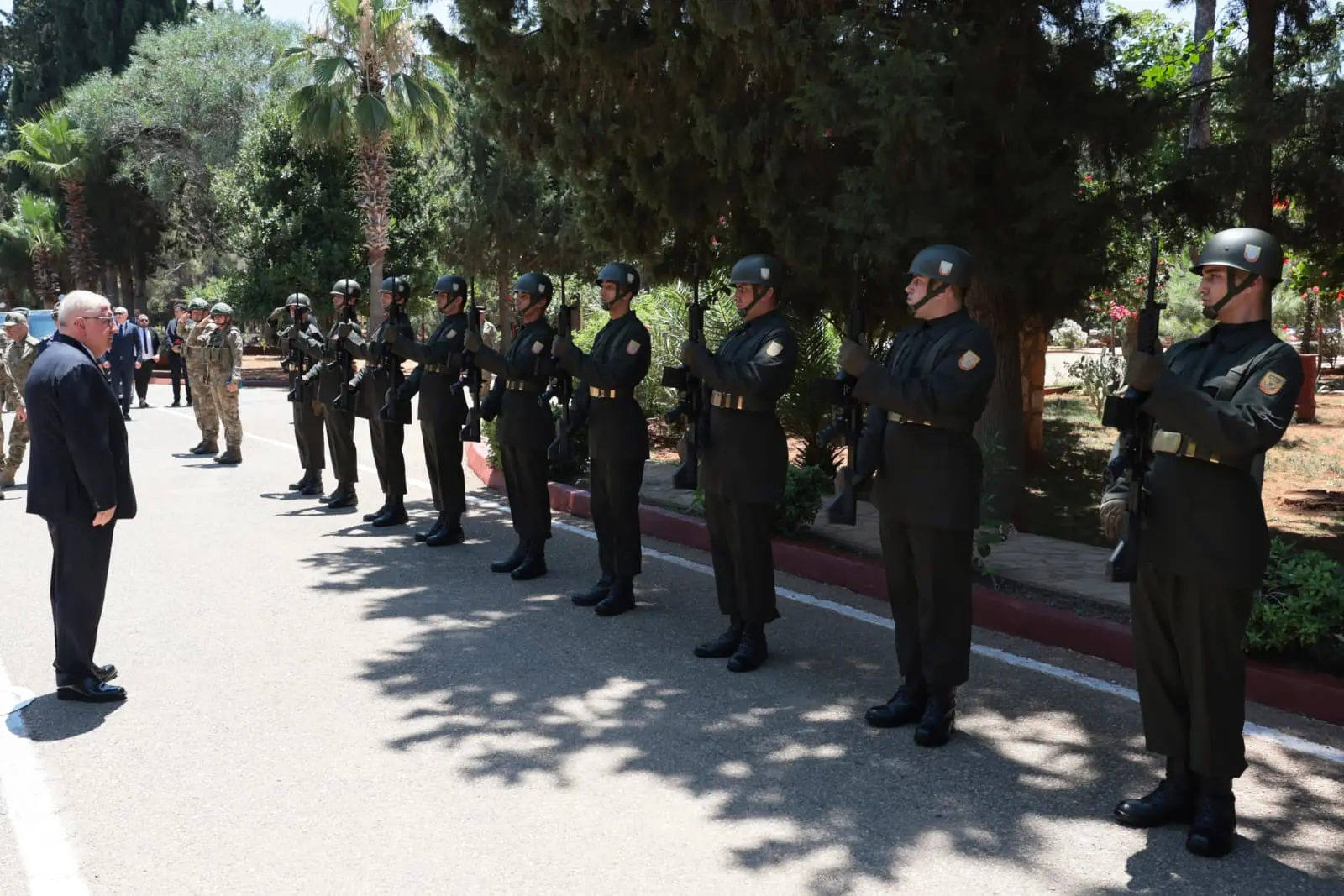 Yaşar Güler Kıbrıs'taki TSK Birimini Ziyaret Etti