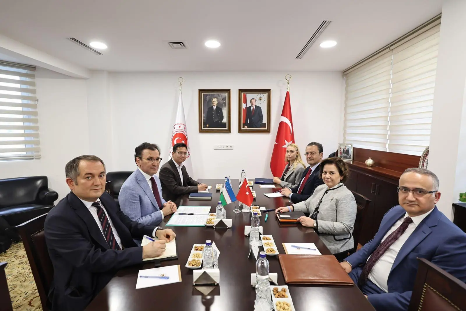 Berris Ekinci, Özbekistanlı yetkili ile görüştü